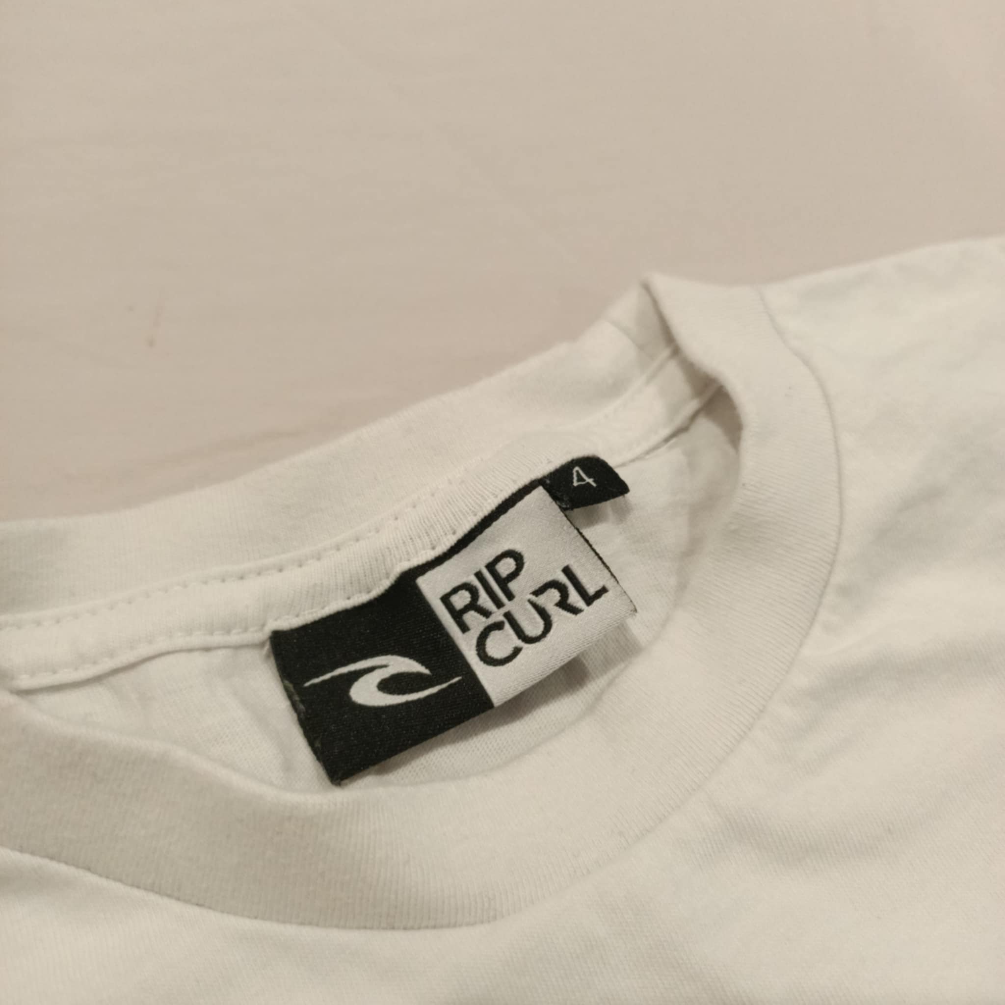 RIPCURL tee size 3-4y white short sleeve