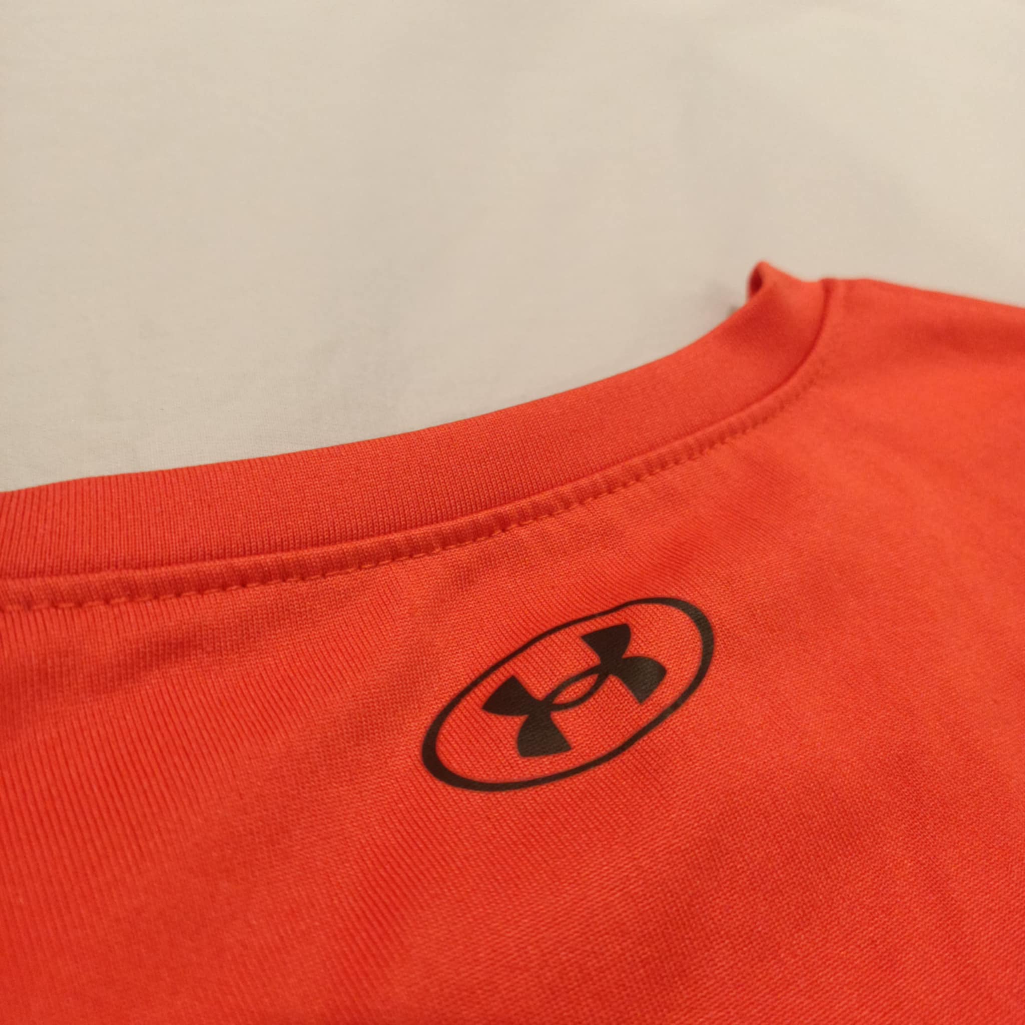 UNDER AMOUR tee size 7 boys short sleeve orange