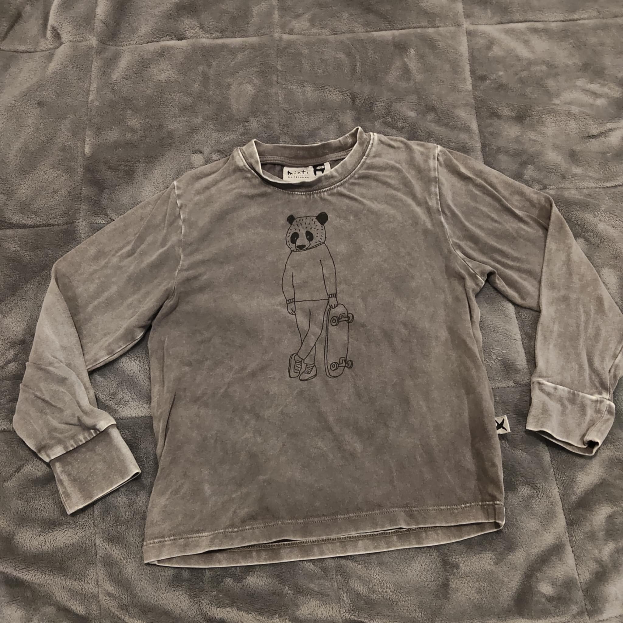 MINTI top size 3 boys long sleeve washed look Skating Panda