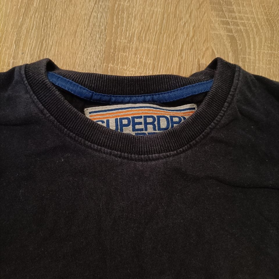 SUPERDRY tee size L men short sleeve International logo