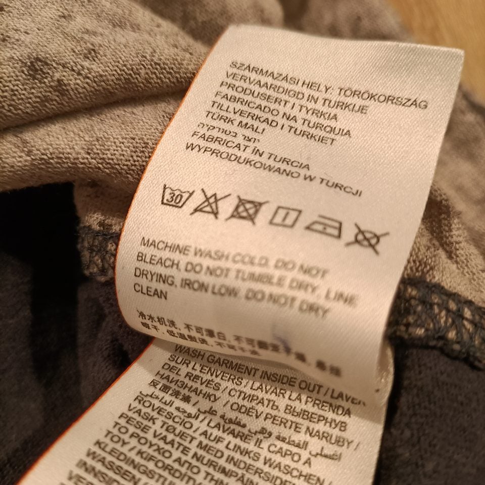 SUPERDRY tee size L men short sleeve International logo