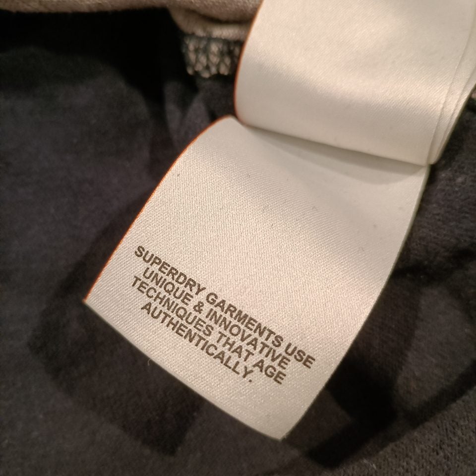 SUPERDRY tee size L men short sleeve International logo