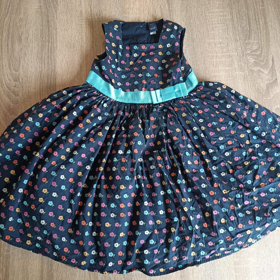 GAP dress size 4y girls - toile underneath skirt