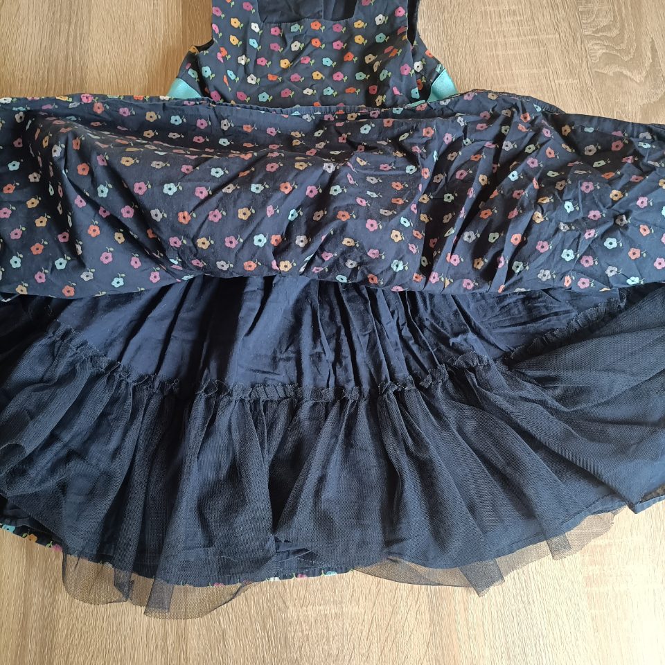 GAP dress size 4y girls - toile underneath skirt
