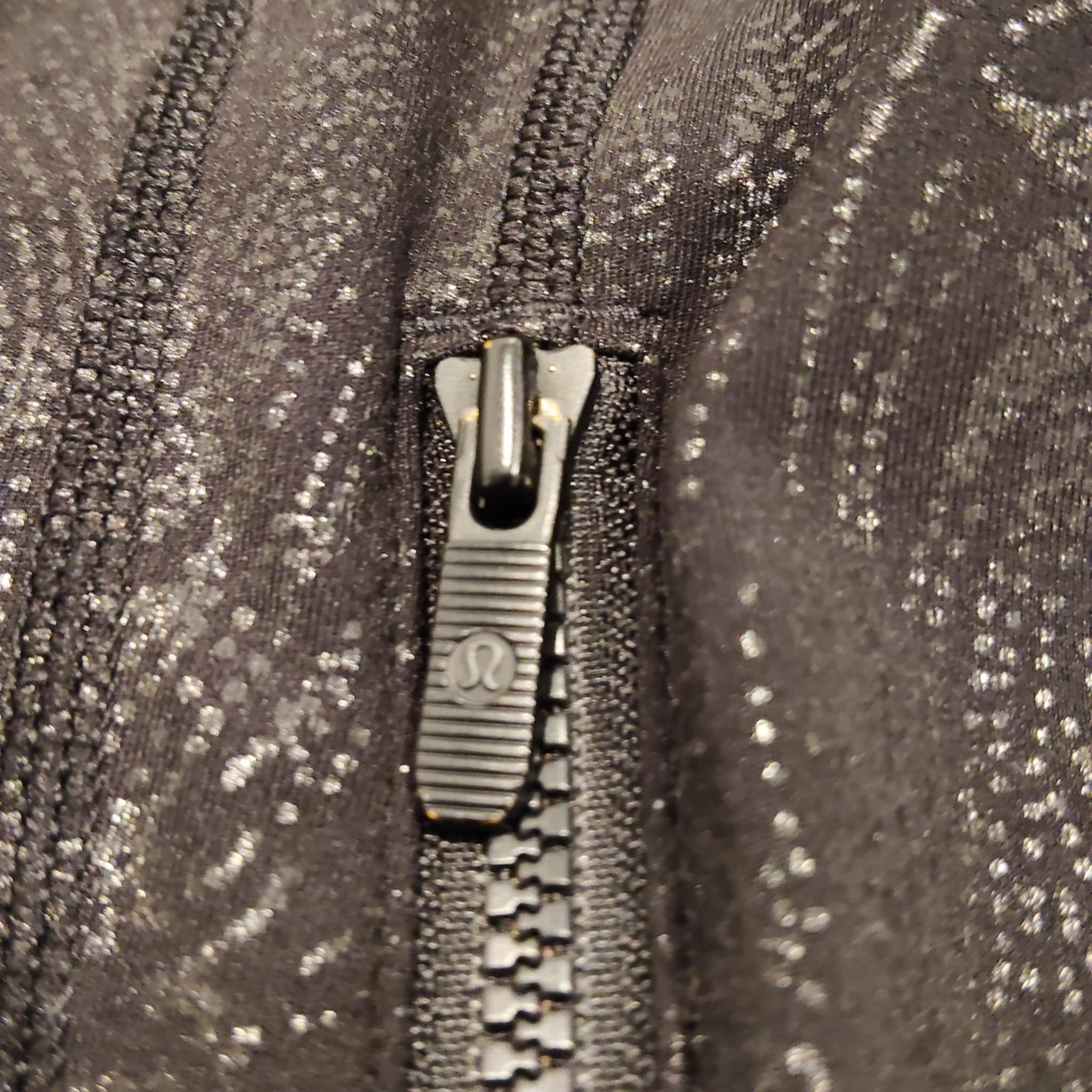 LULULEMON Defined Jacket Shine size 8 Lulu (size 12 NZ)