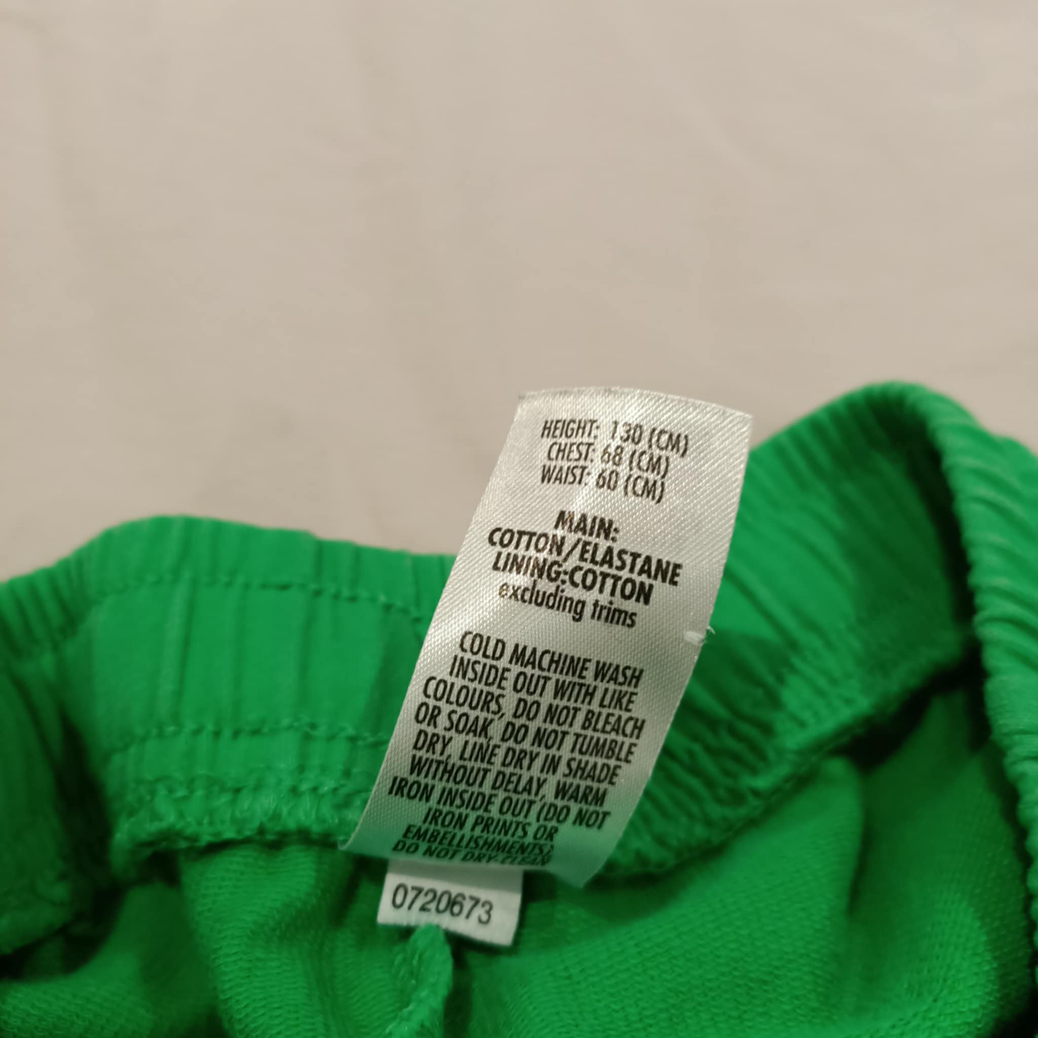 BONDS shorts size 8 boys green