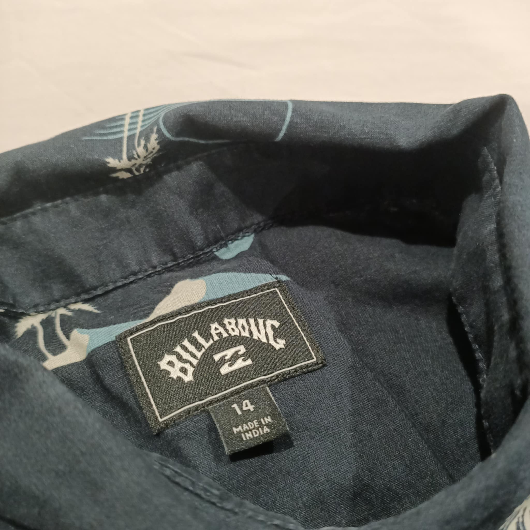 BILLABONG shirt size 14 boys short sleeve