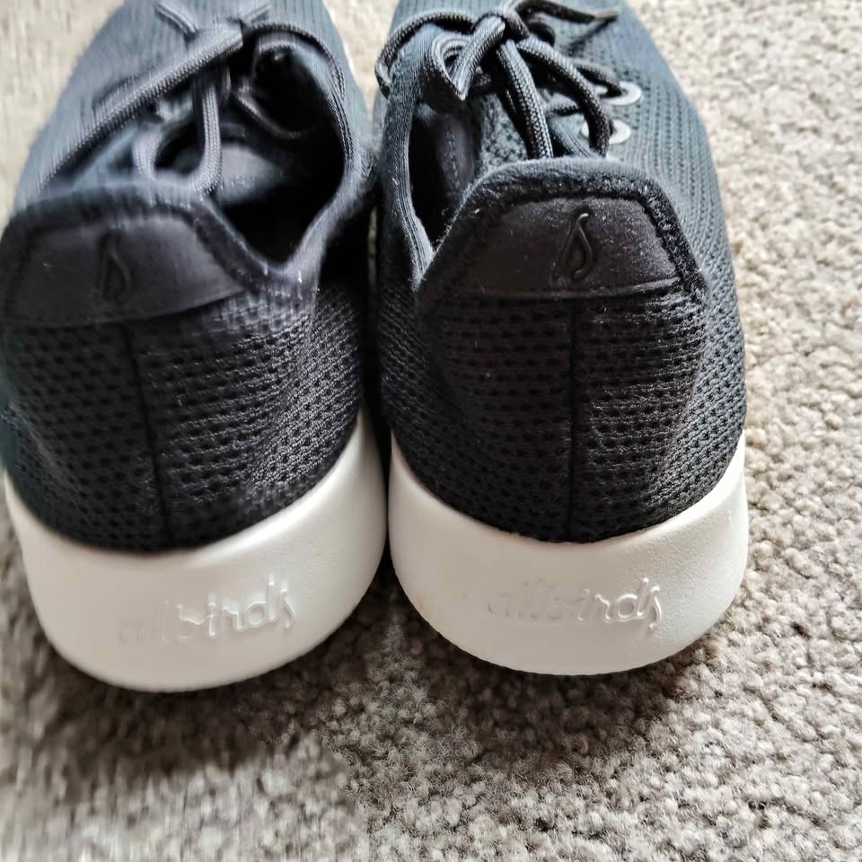 ALL BIRDS black sneakers size 9 Women