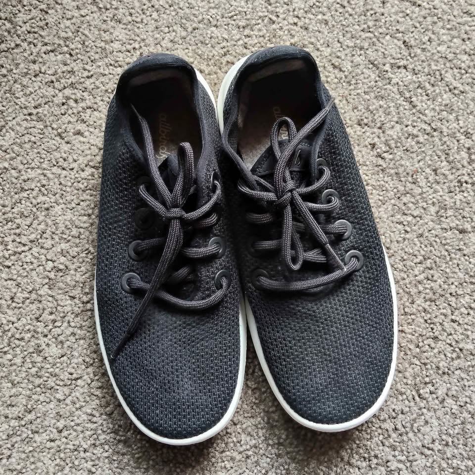 ALL BIRDS black sneakers size 9 Women
