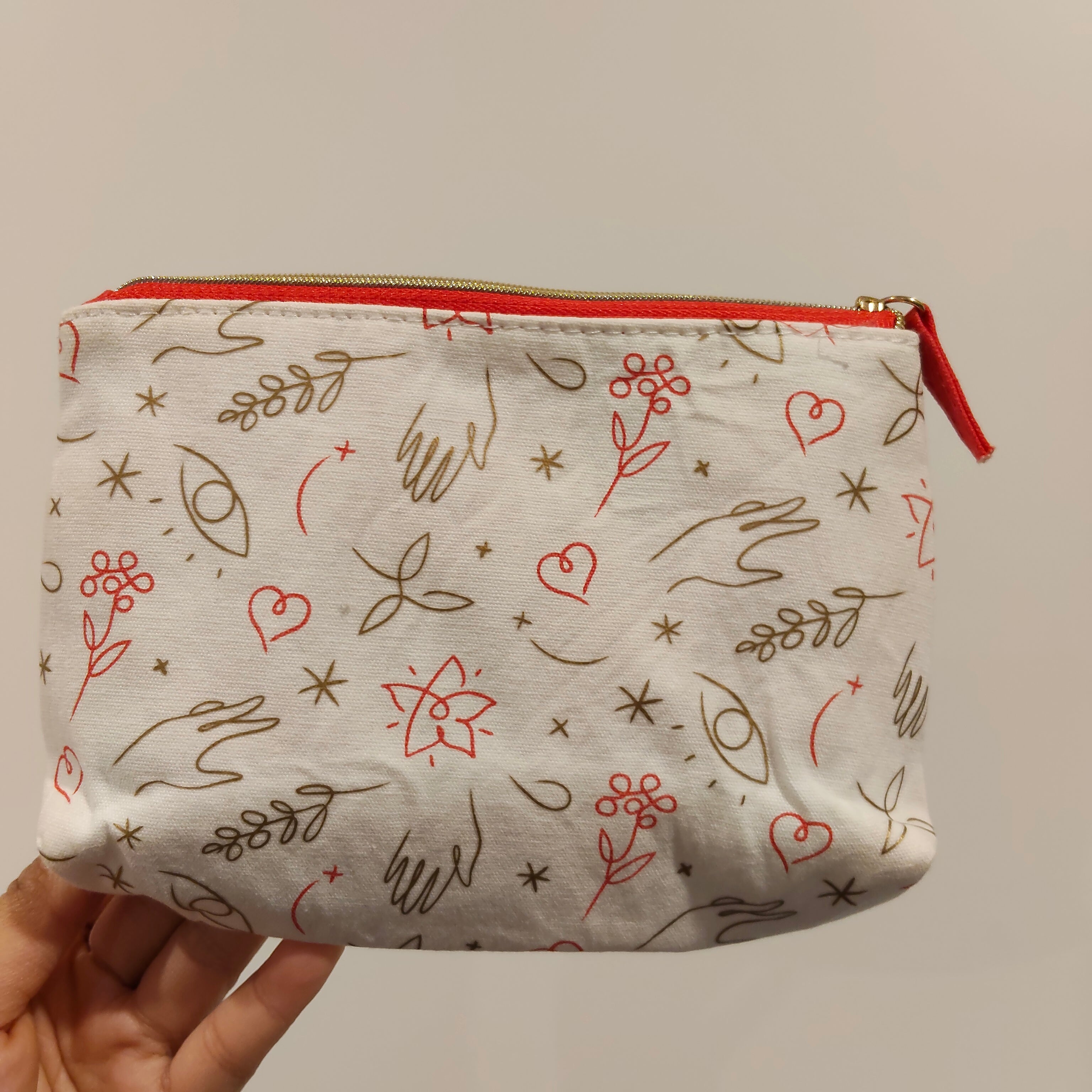 L'OCCITANE makeup pouch/bag