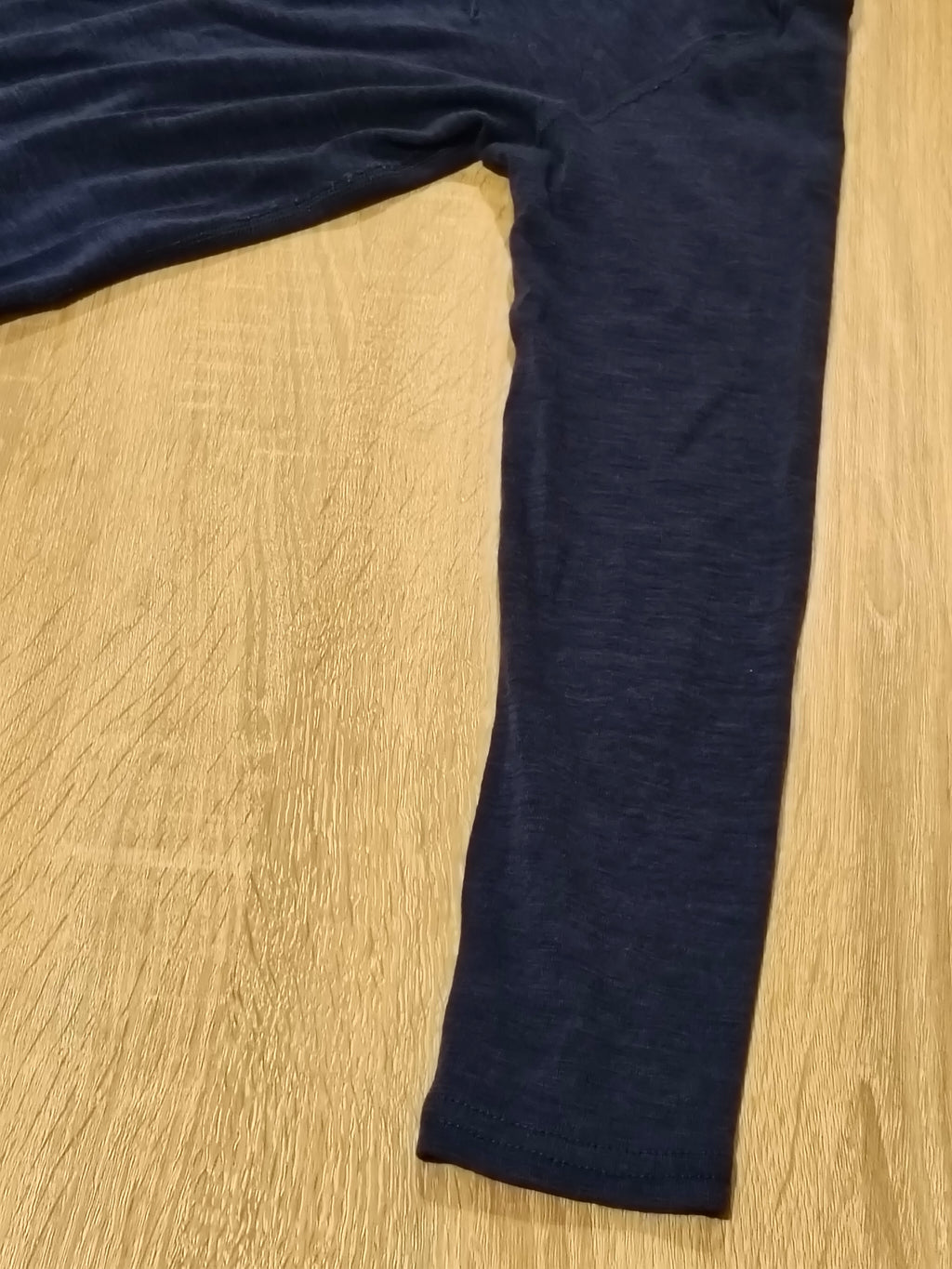 MACPAC 100% Merino top size 10yrs unisex kids navy