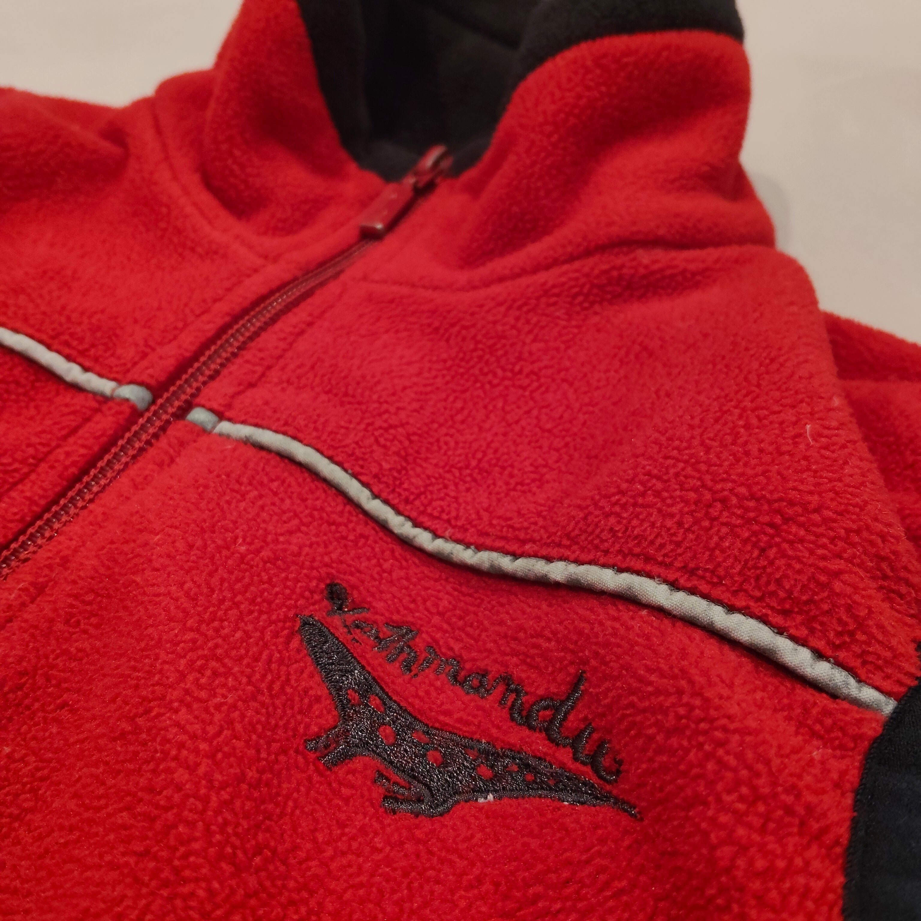 KATHMANDU vest size 4 unisex kids RED