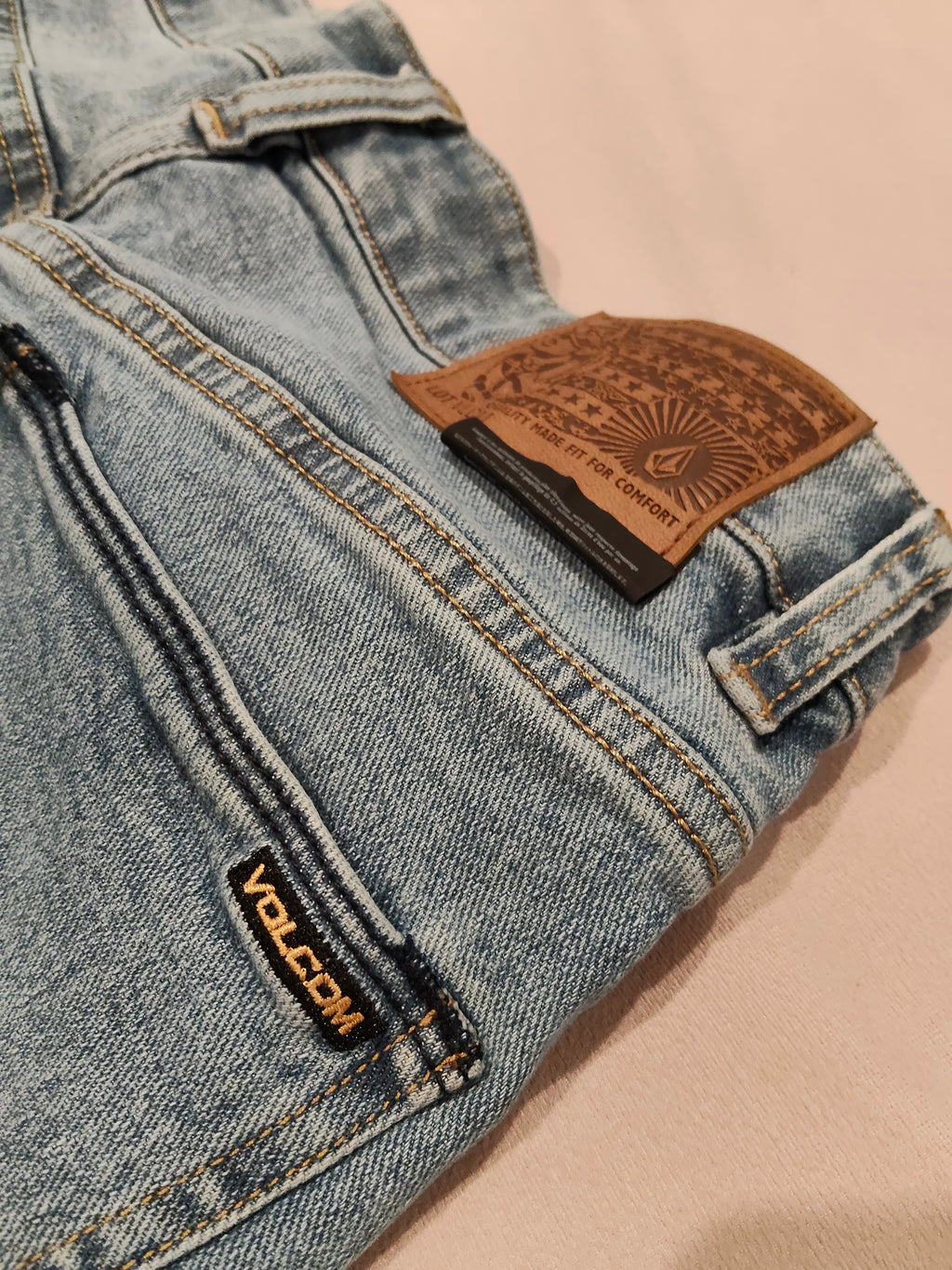 VOLCOM jeans size 28 Women Modern Straight