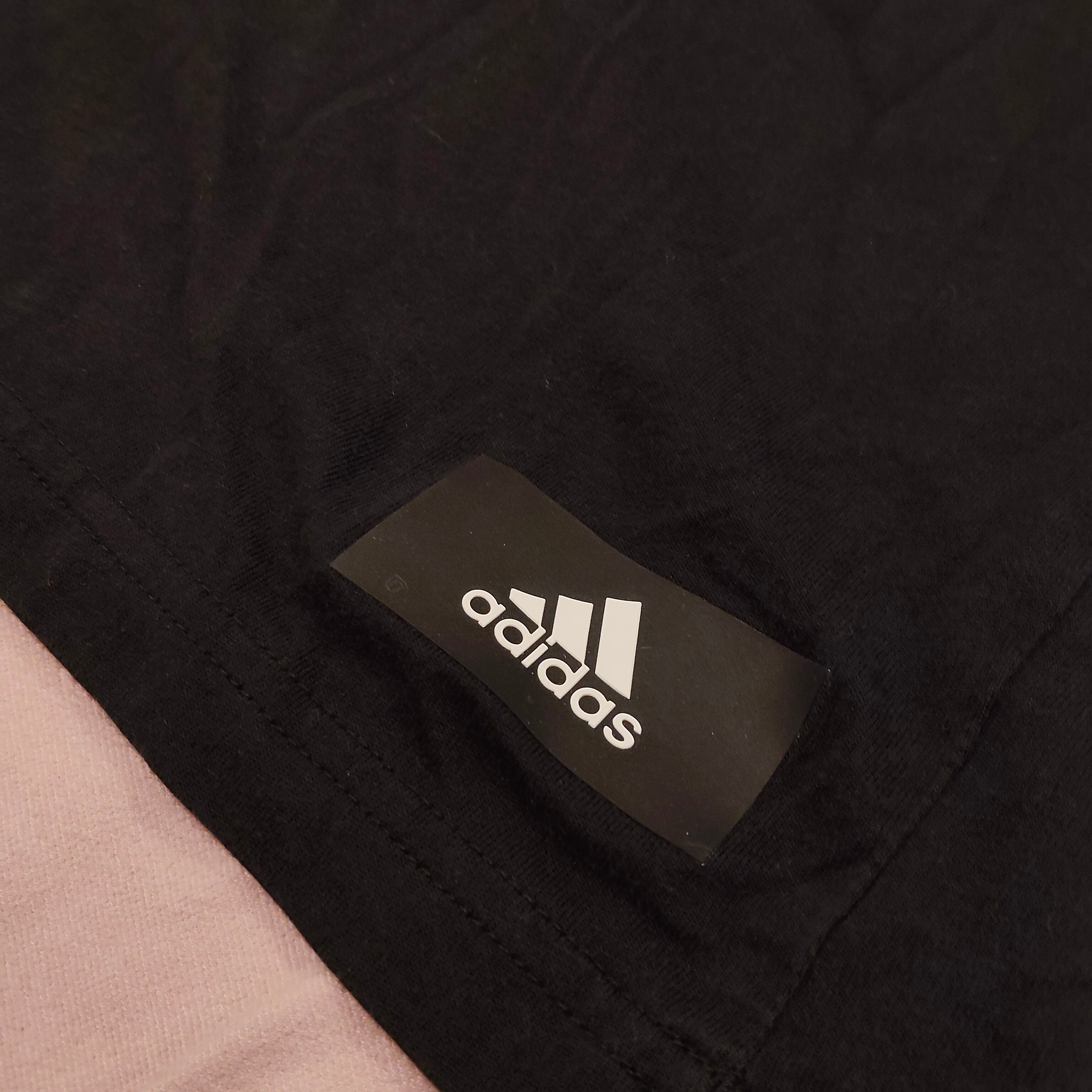 ADIDAS boxy tee size M Women short sleeve Black