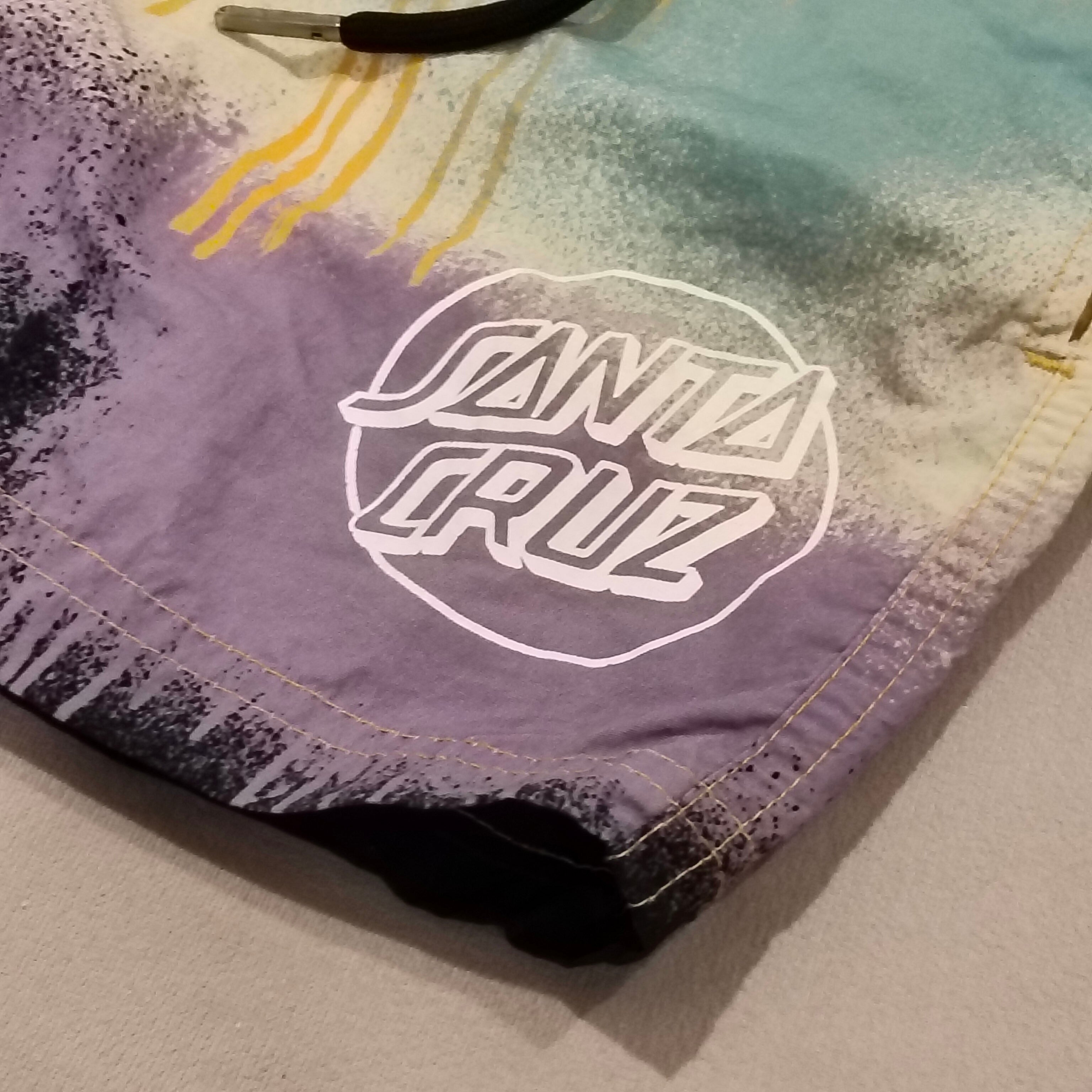 SANTA CRUZ shorts size 8 boys