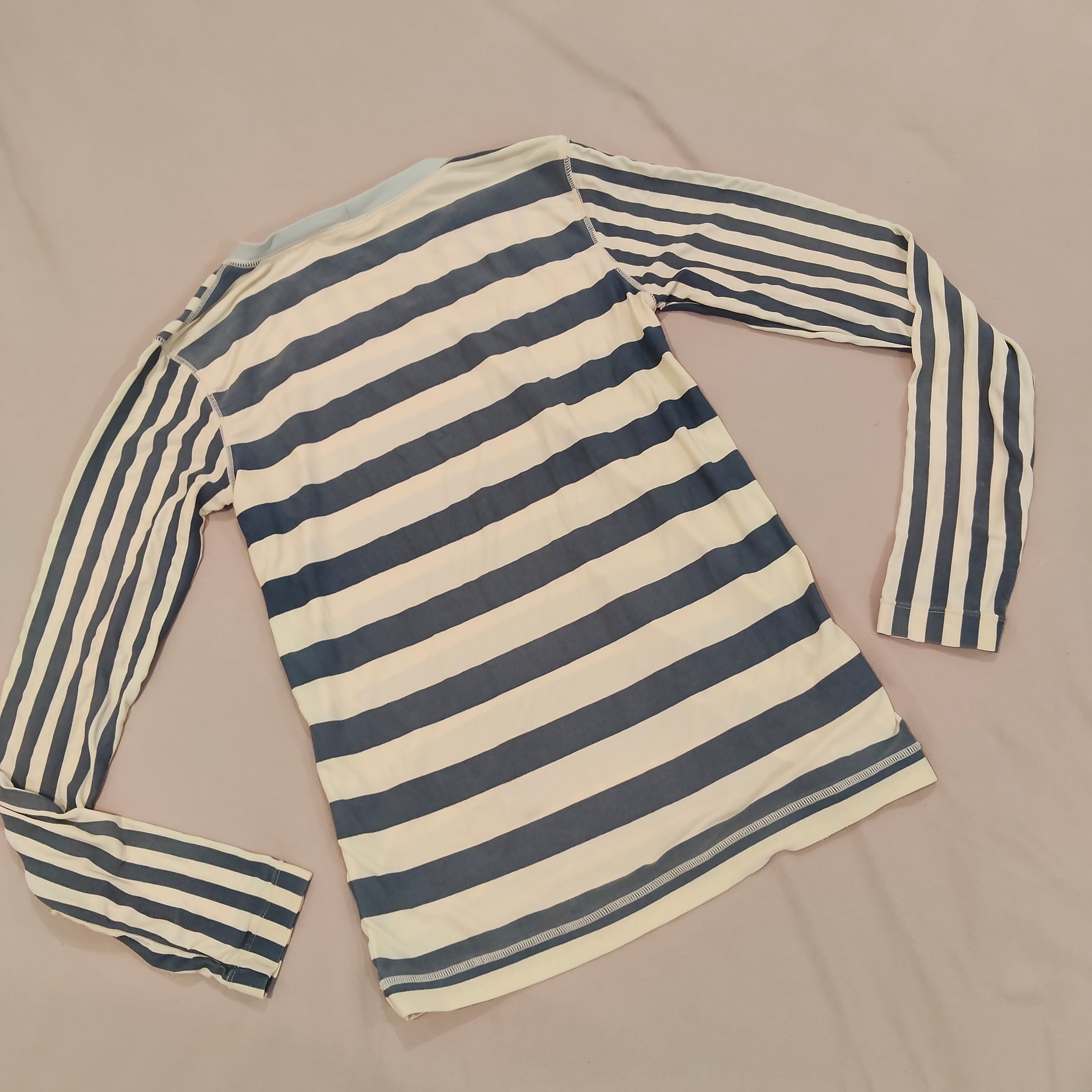 COUNTRY ROAD swim top size 8-9y boys long sleeve