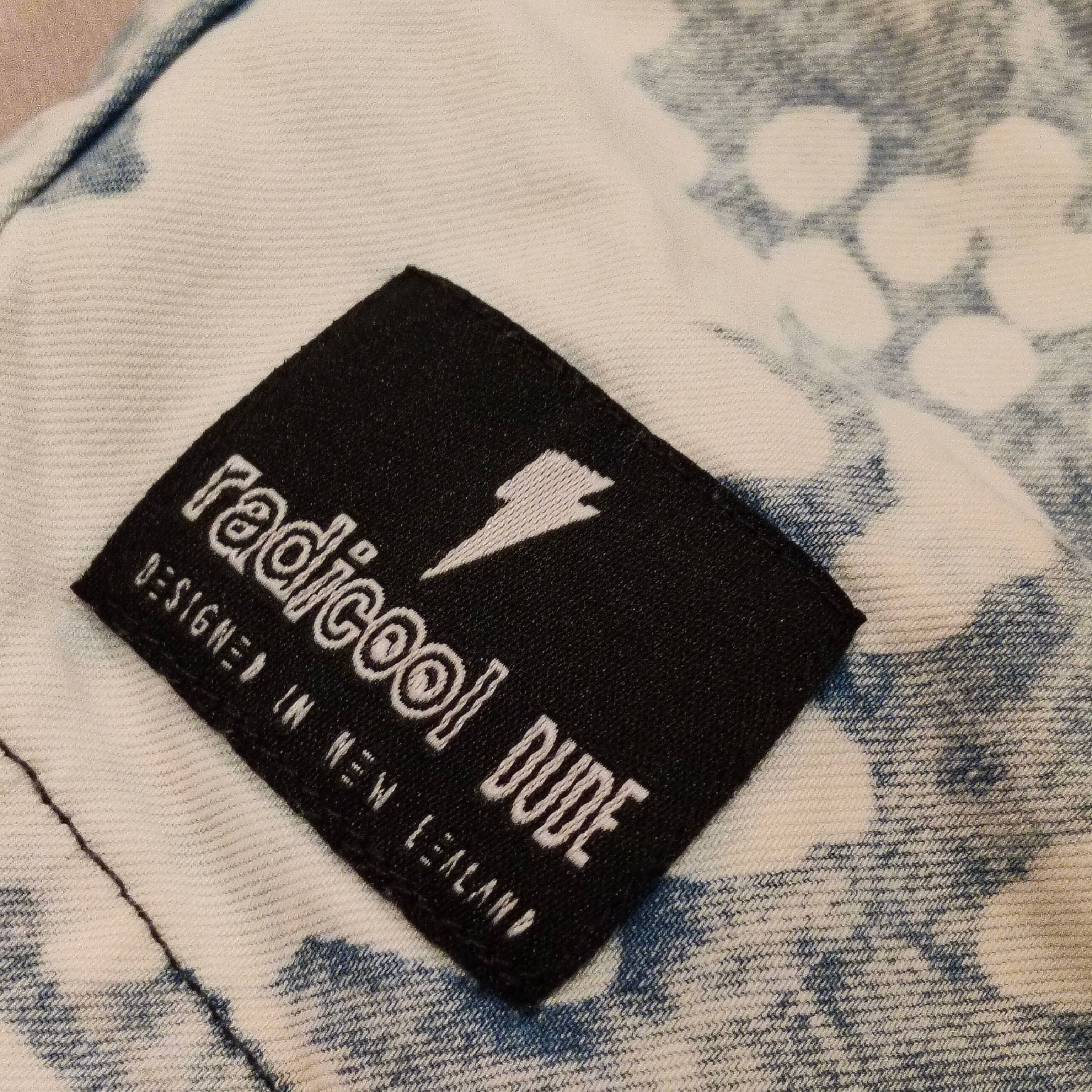 RADICOOL DUDE size 5 boys shorts (kindy condition)