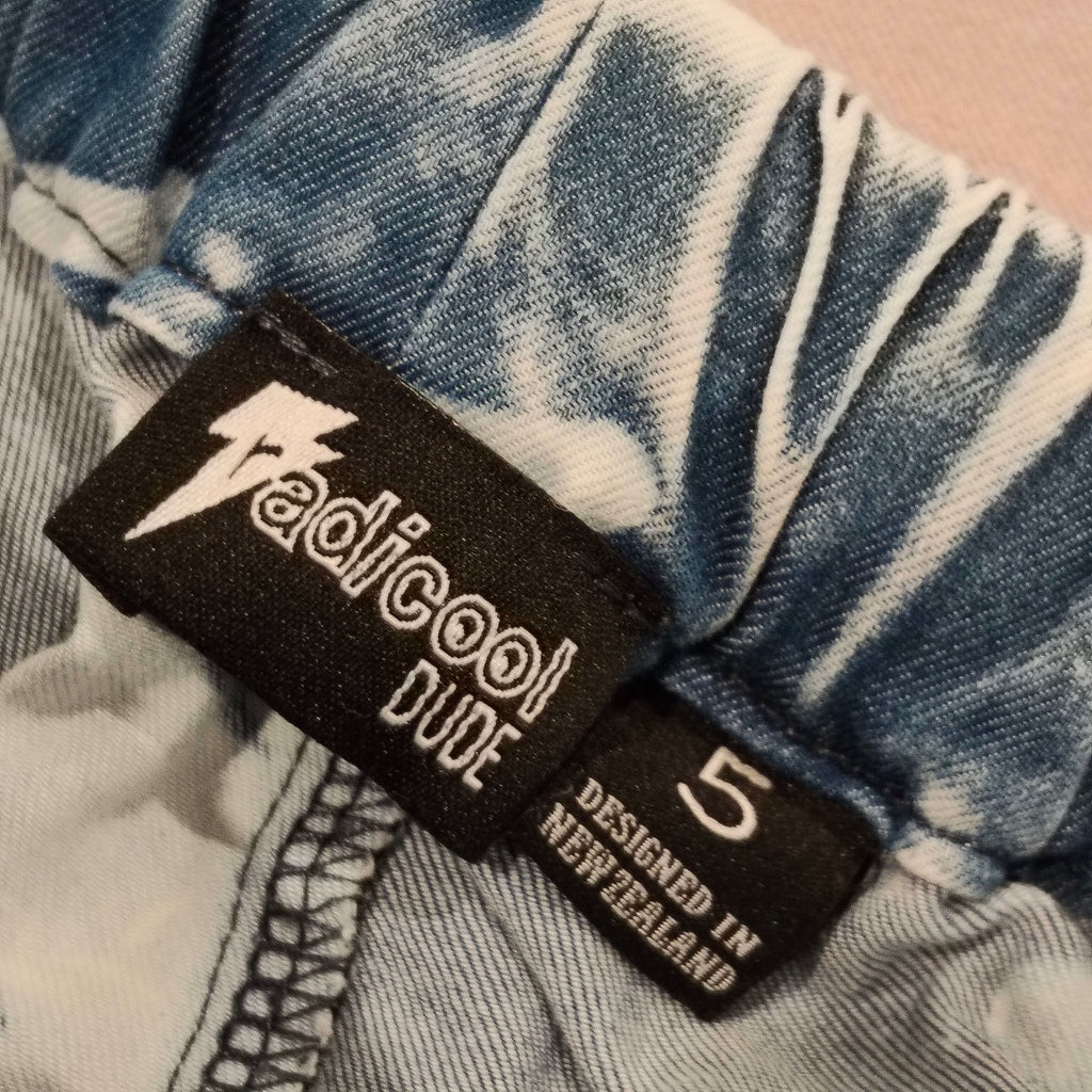 RADICOOL DUDE size 5 boys shorts (kindy condition)