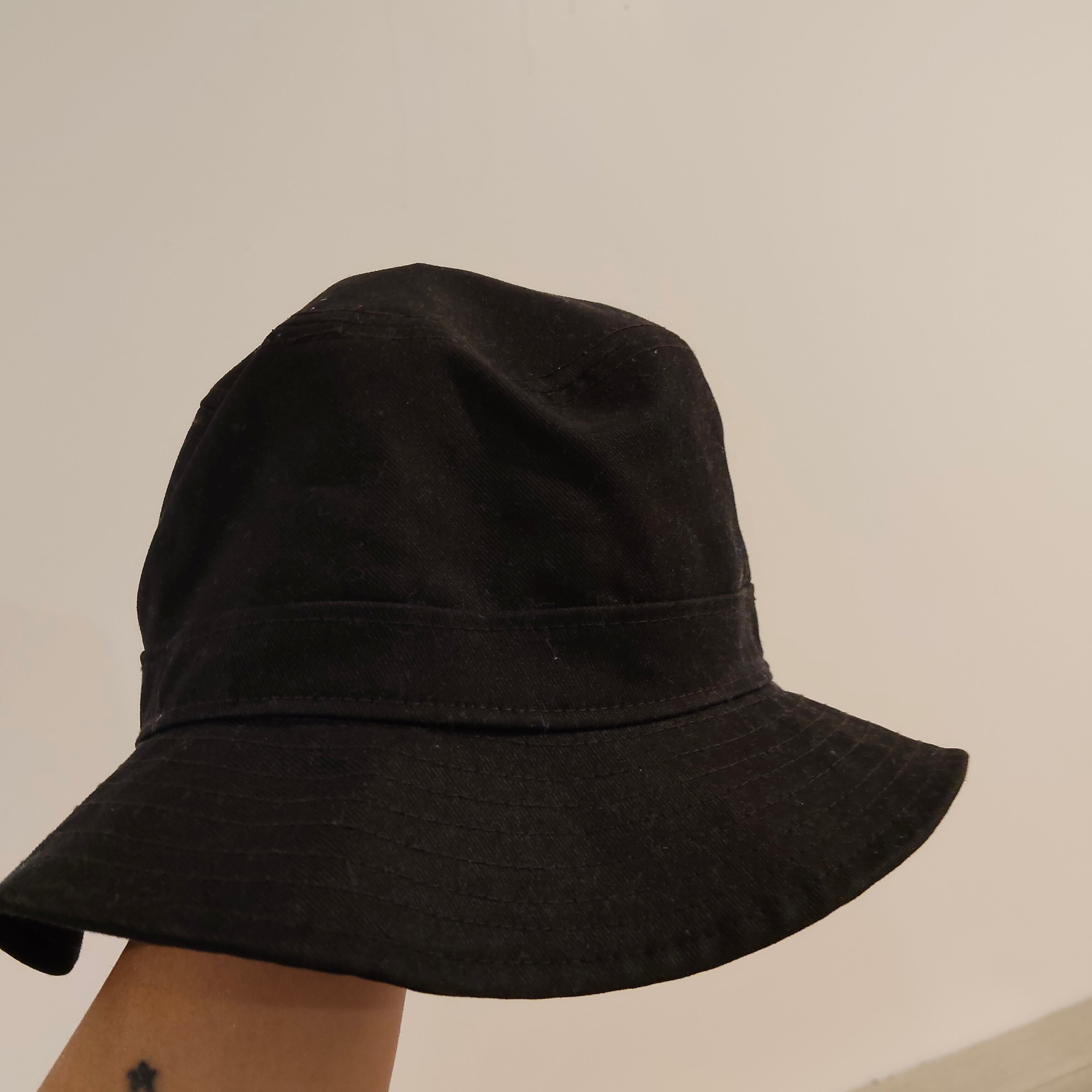 NIKE sun hat size onesize 4-7y kids black