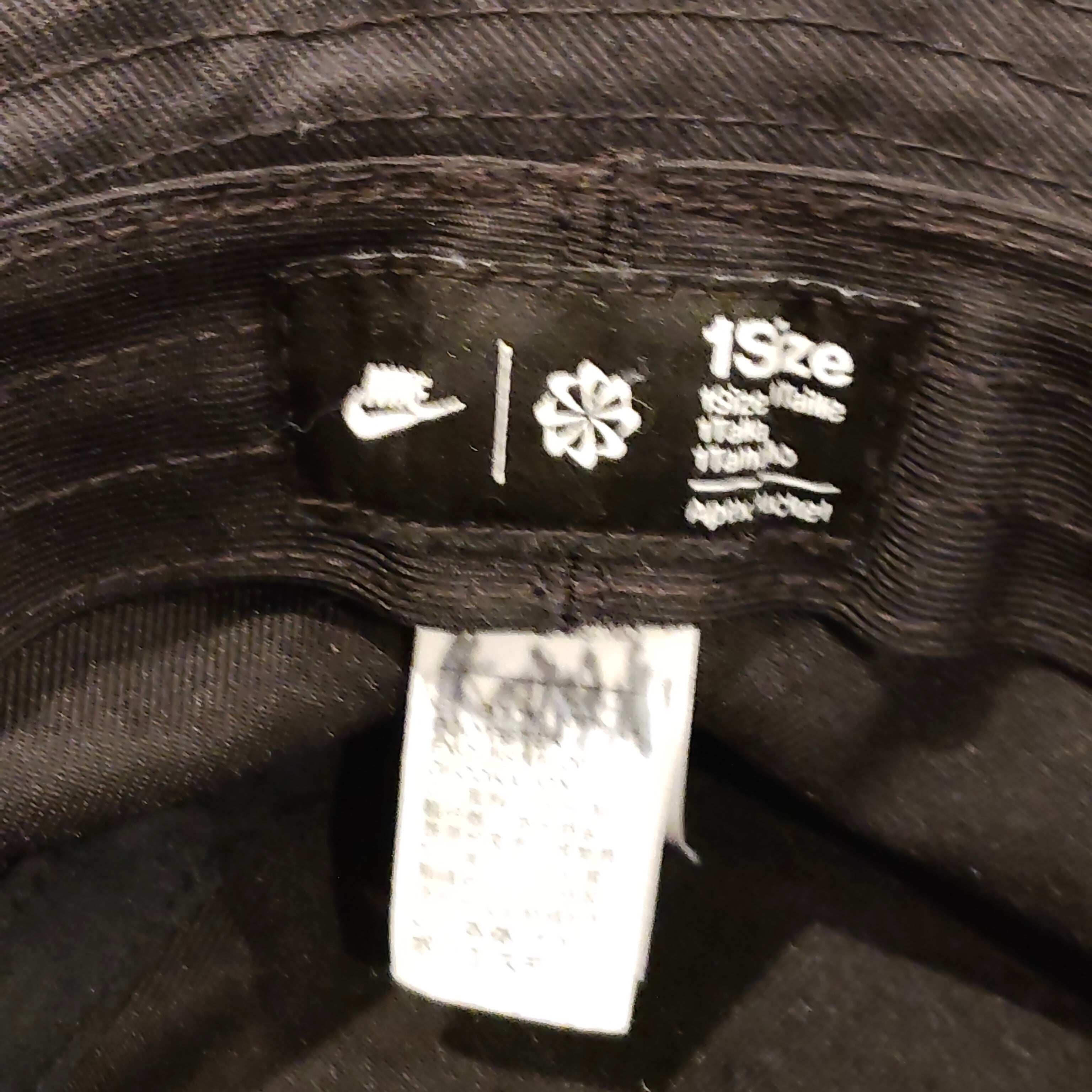 NIKE sun hat size onesize 4-7y kids black