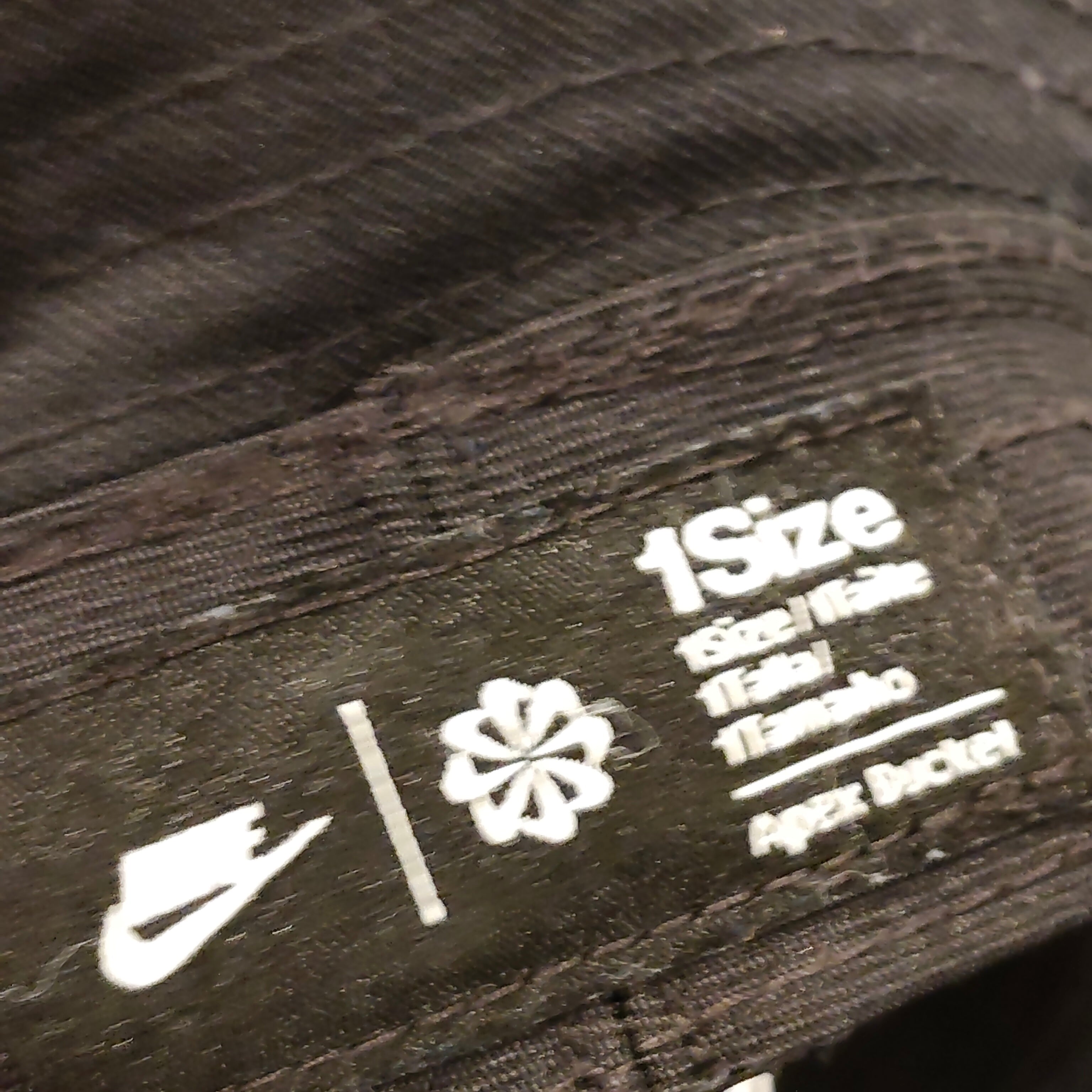 NIKE sun hat size onesize 4-7y kids black