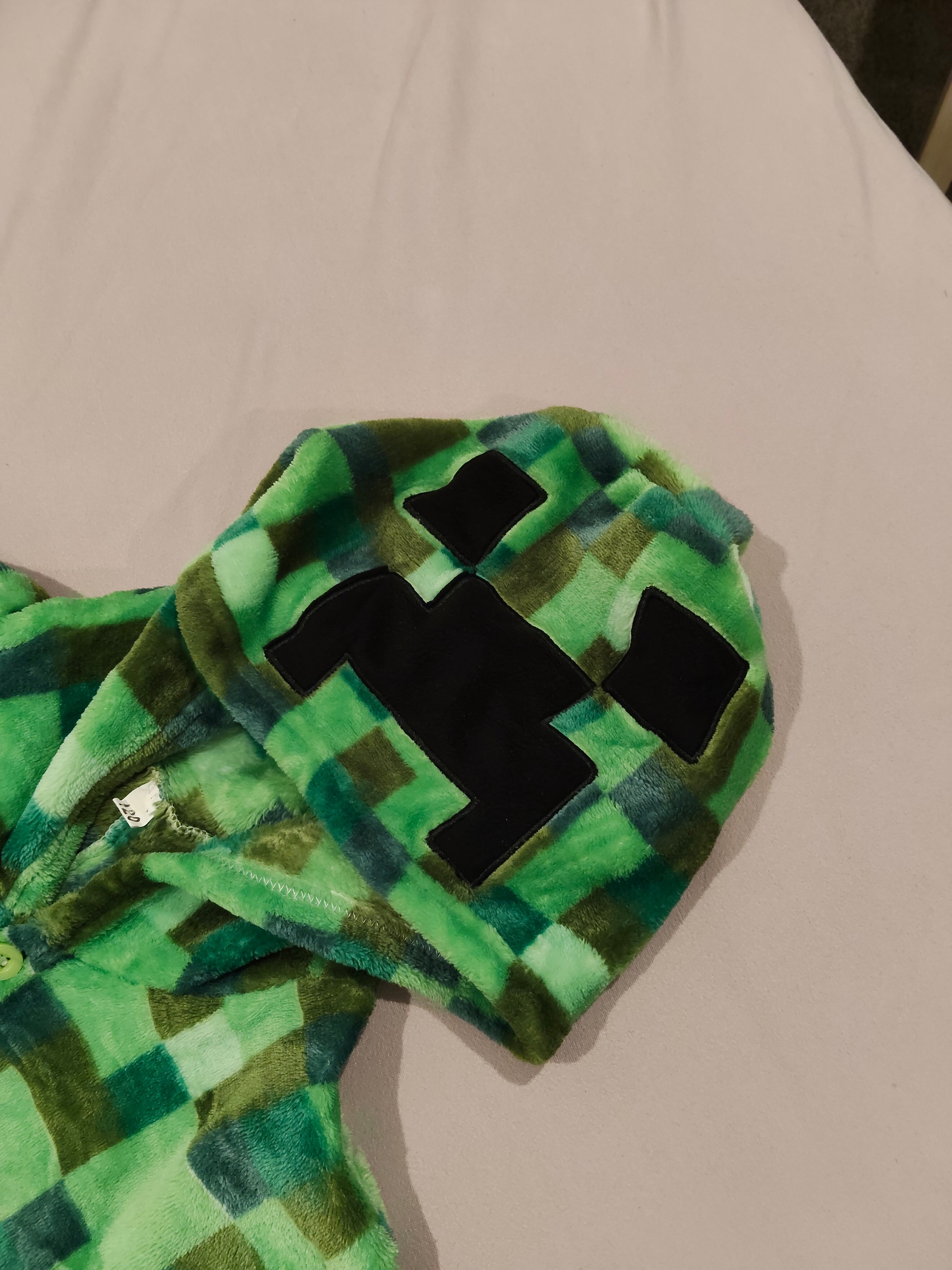 MINECRAFT Creeper Onesie size 6-8y boys