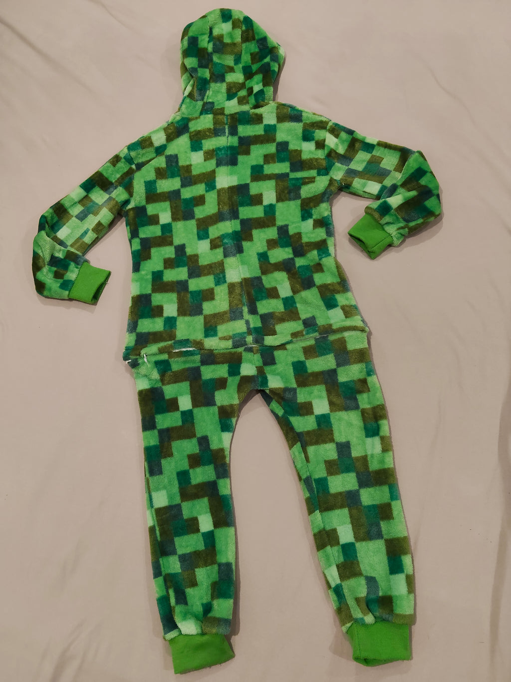 MINECRAFT Creeper Onesie size 6-8y boys