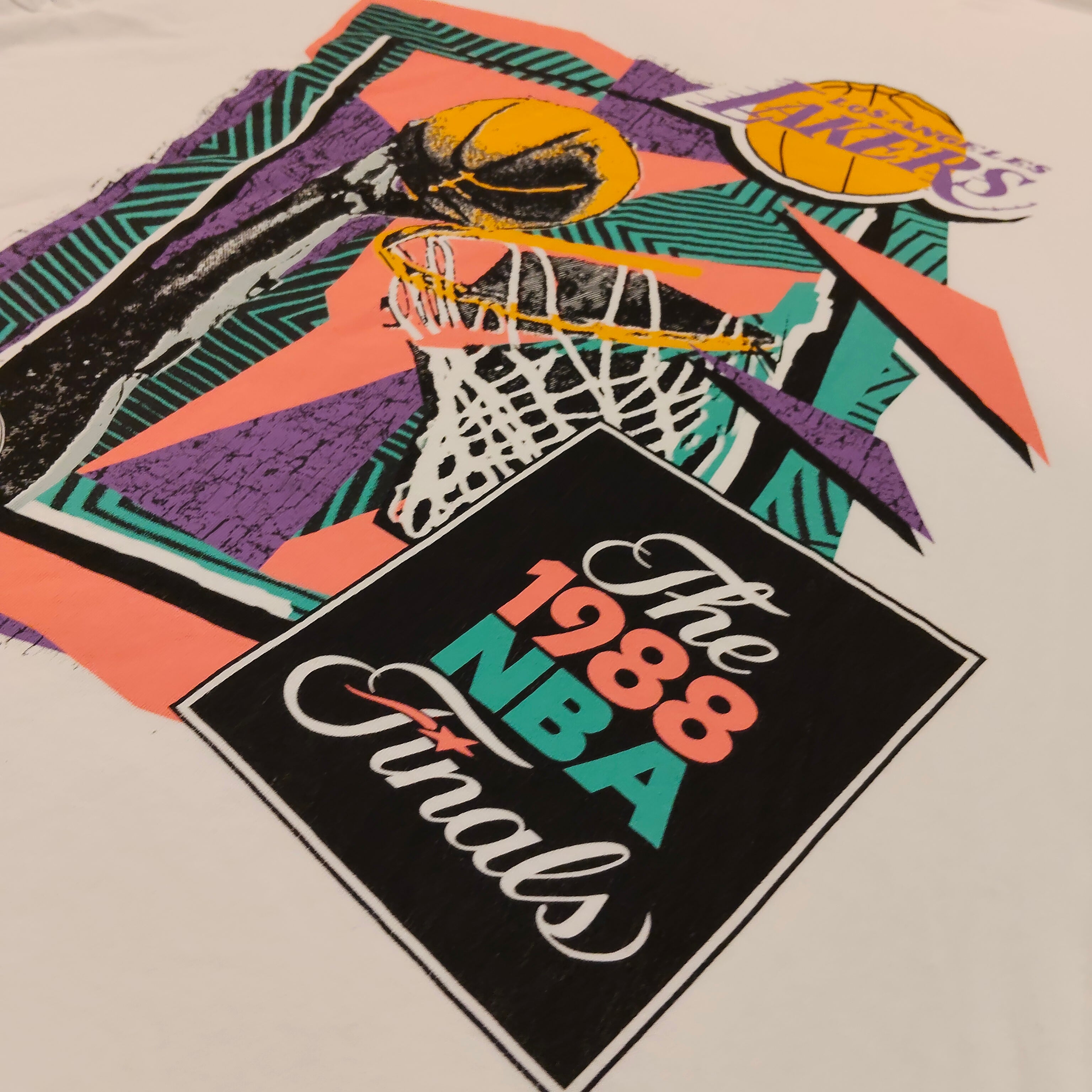 MITCHELL & NESS LAKERS tee size M white short sleeve