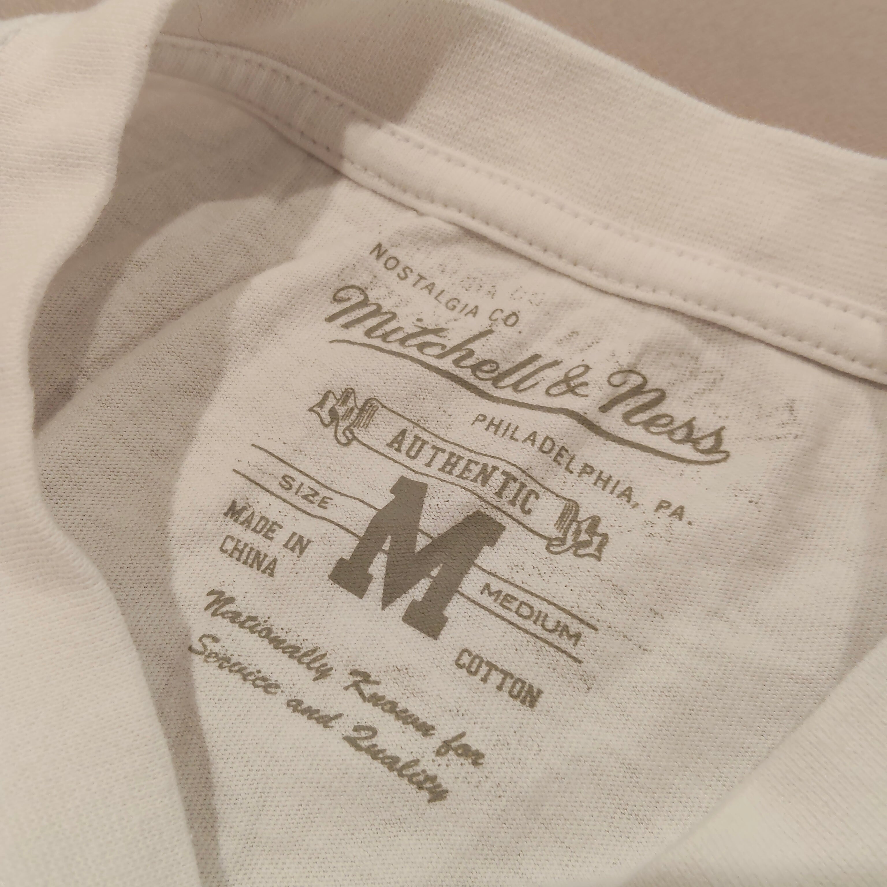 MITCHELL & NESS LAKERS tee size M white short sleeve