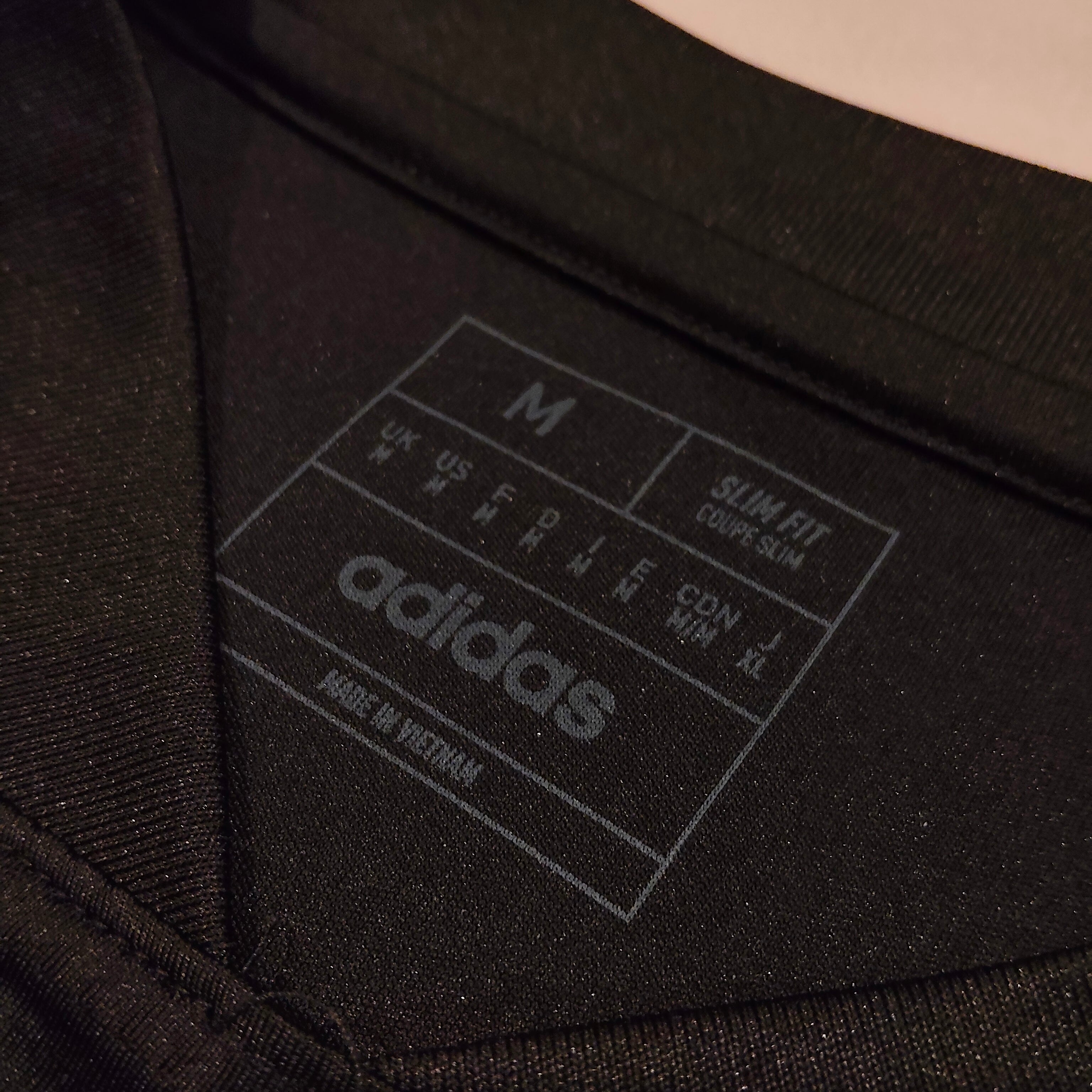 ADIDAS top size M Mens short sleeve