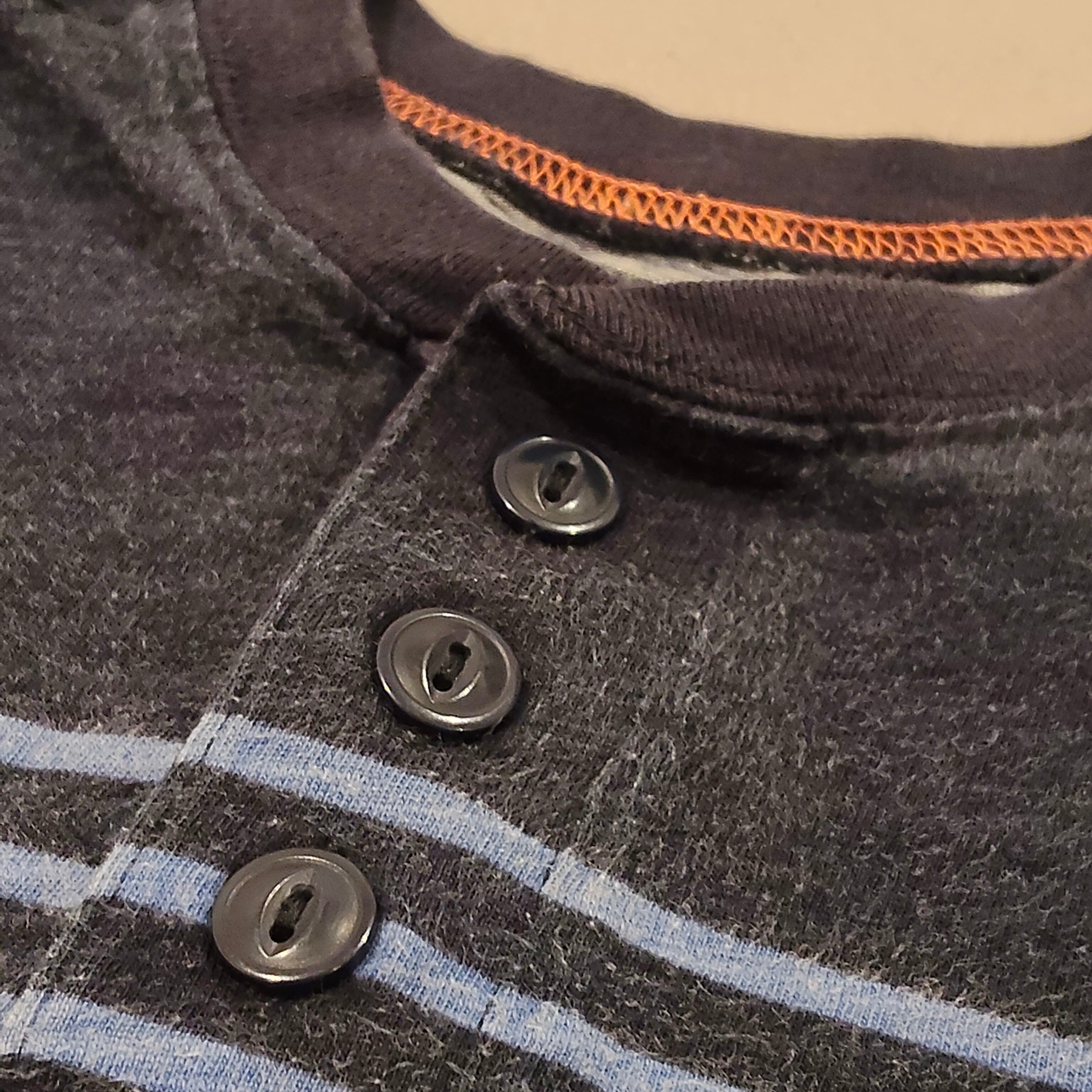OSHKOSH tee size 18m boys