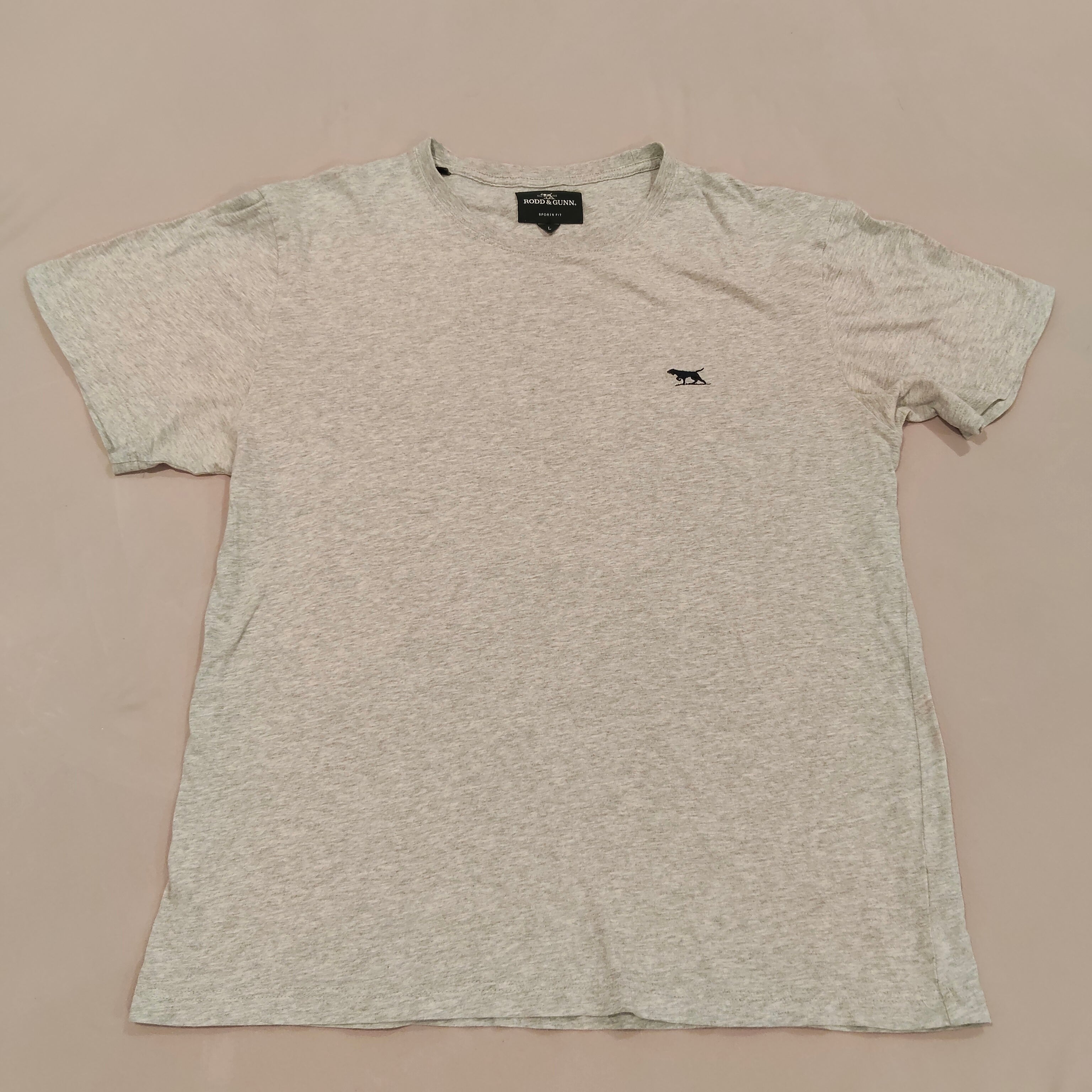 RODD & GUNN tee size L Men short sleeve grey