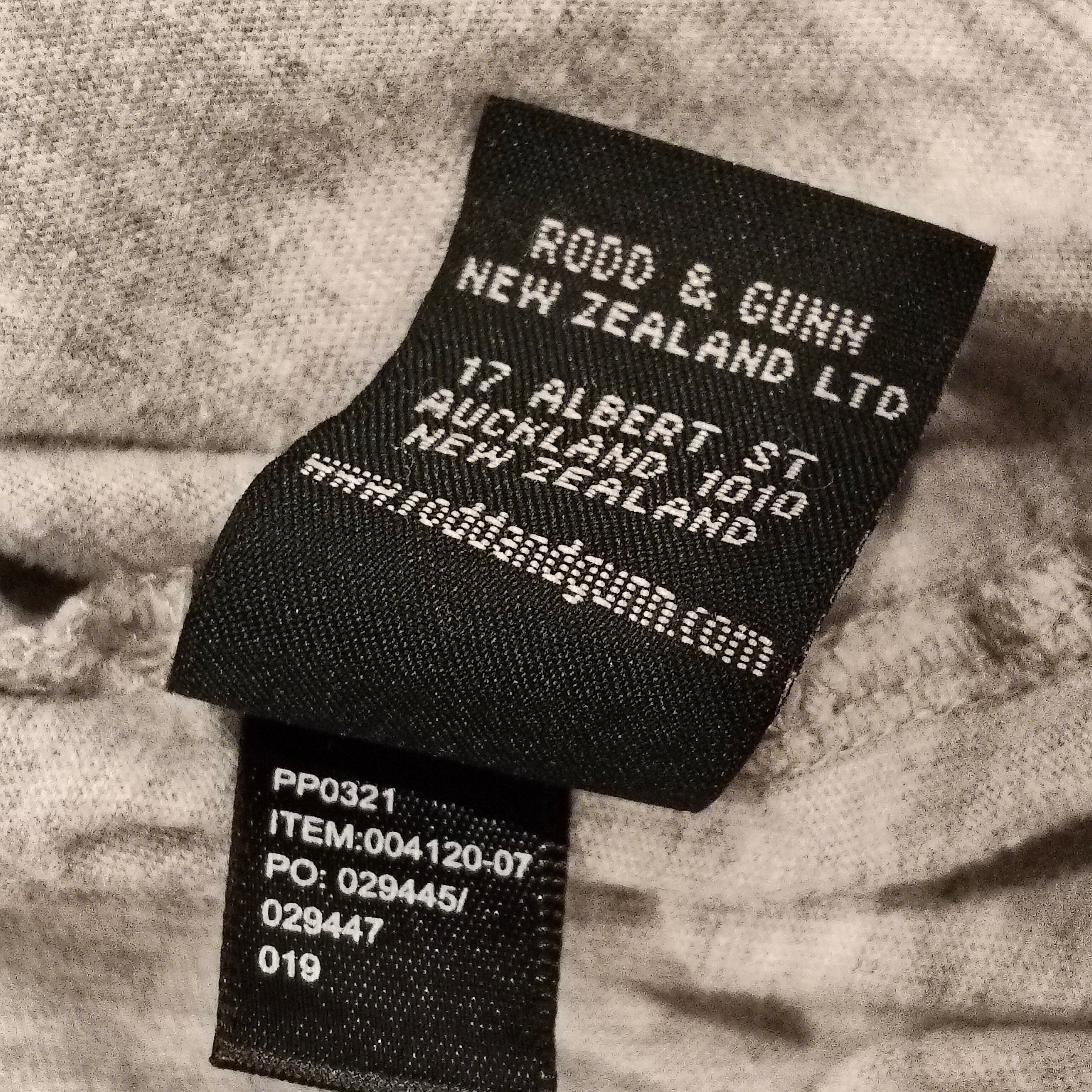 RODD & GUNN tee size L Men short sleeve grey