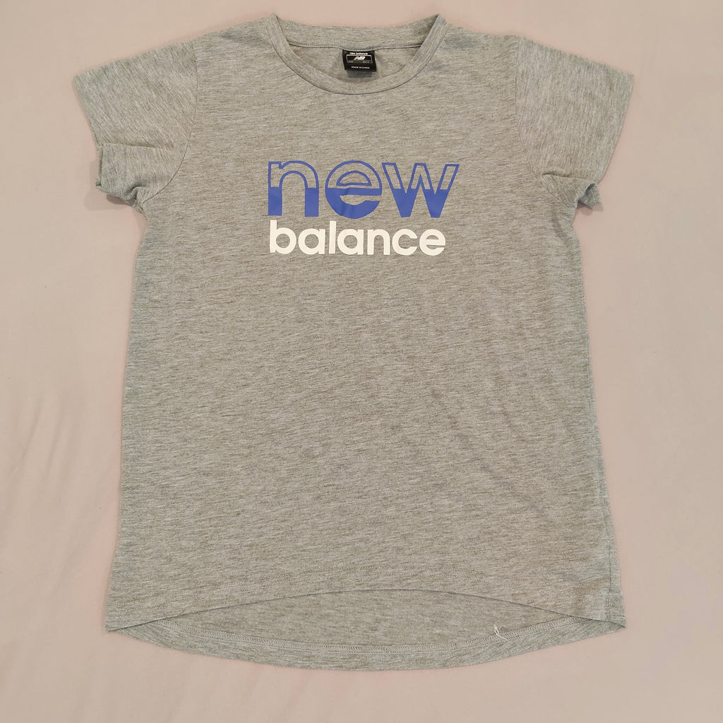 NEW BALANCE top size M Womens short sleeve grey