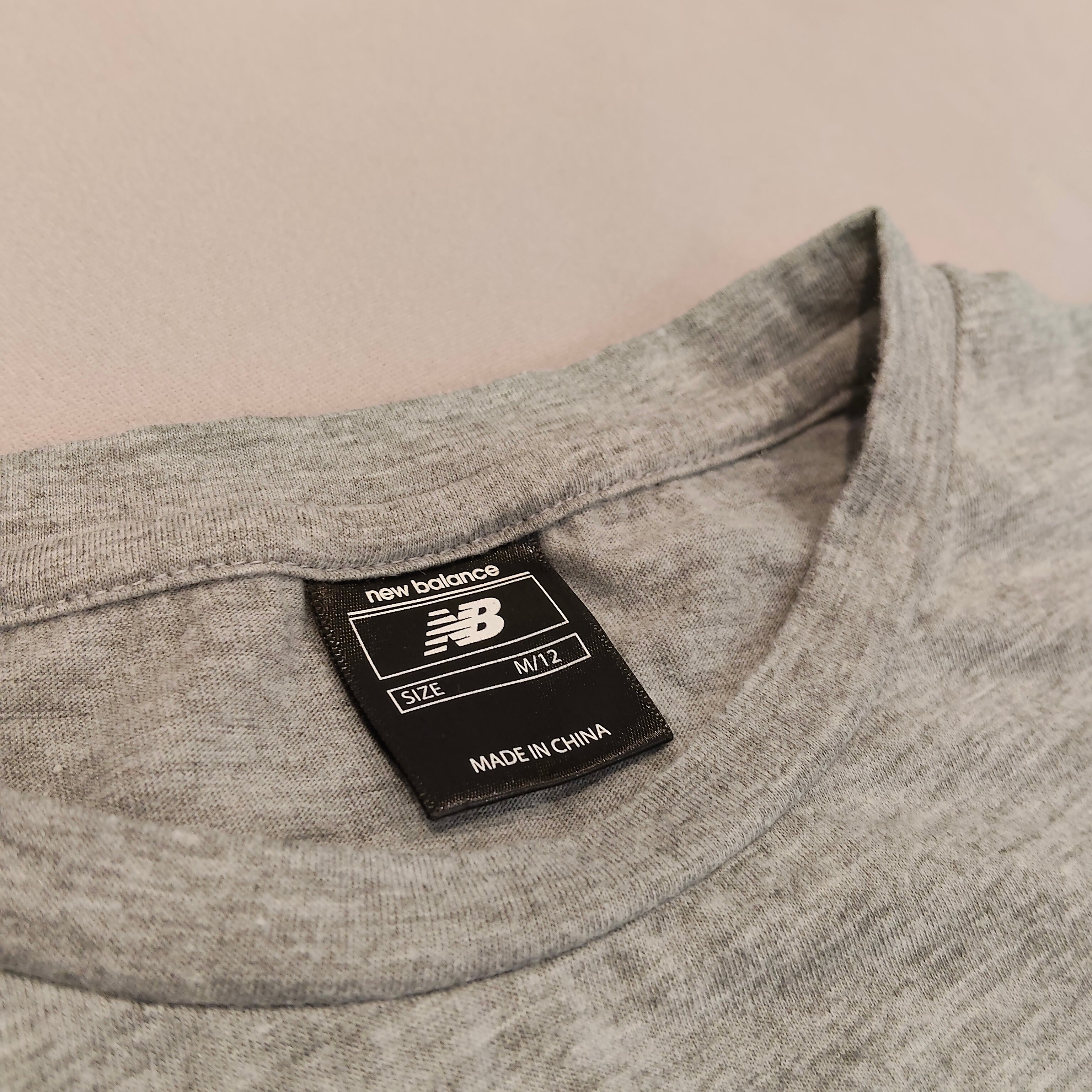 NEW BALANCE top size M Womens short sleeve grey