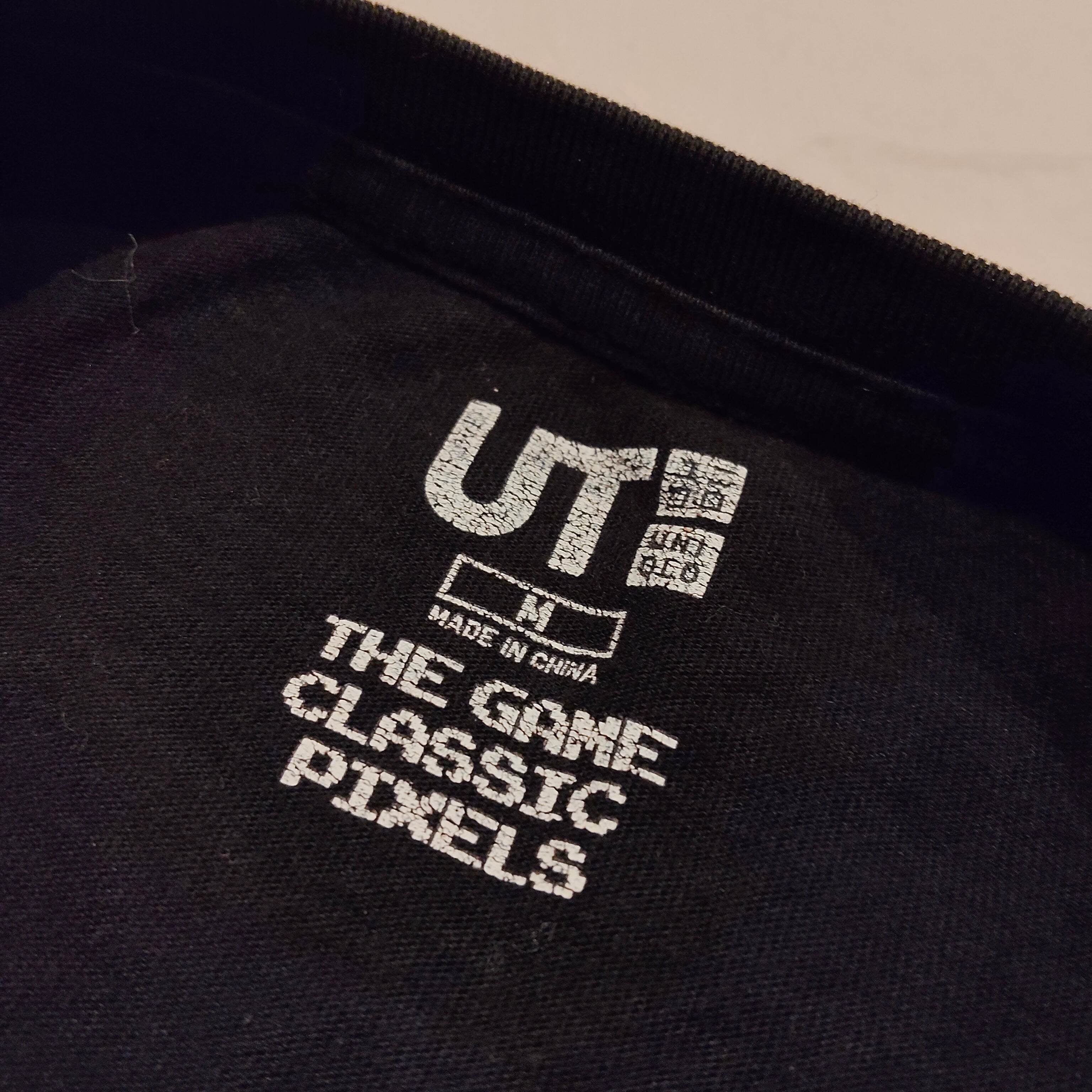 UNIQLO tee size S Mens Tetris short sleeve black