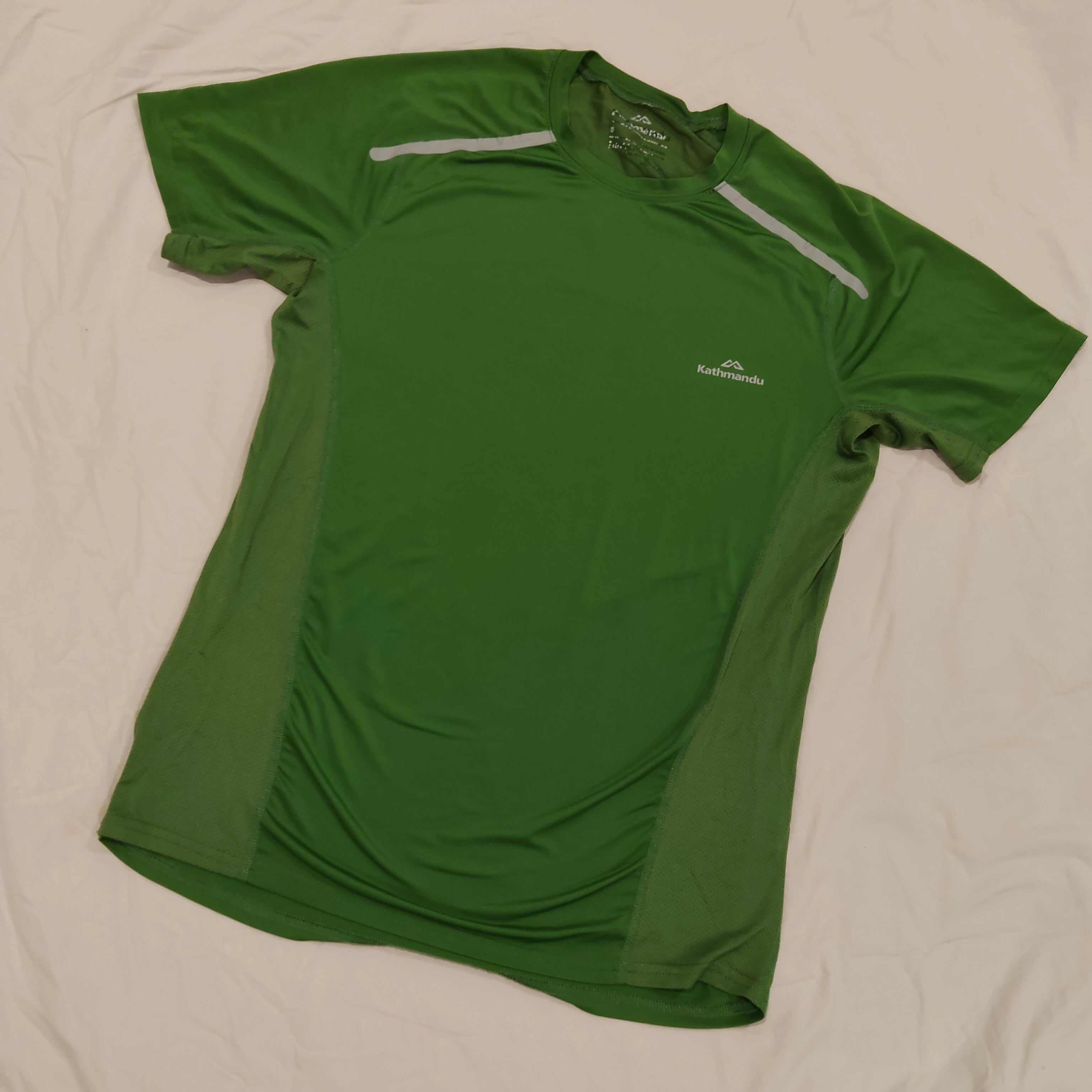 KATHMANDU tee size S Mens green short sleeve