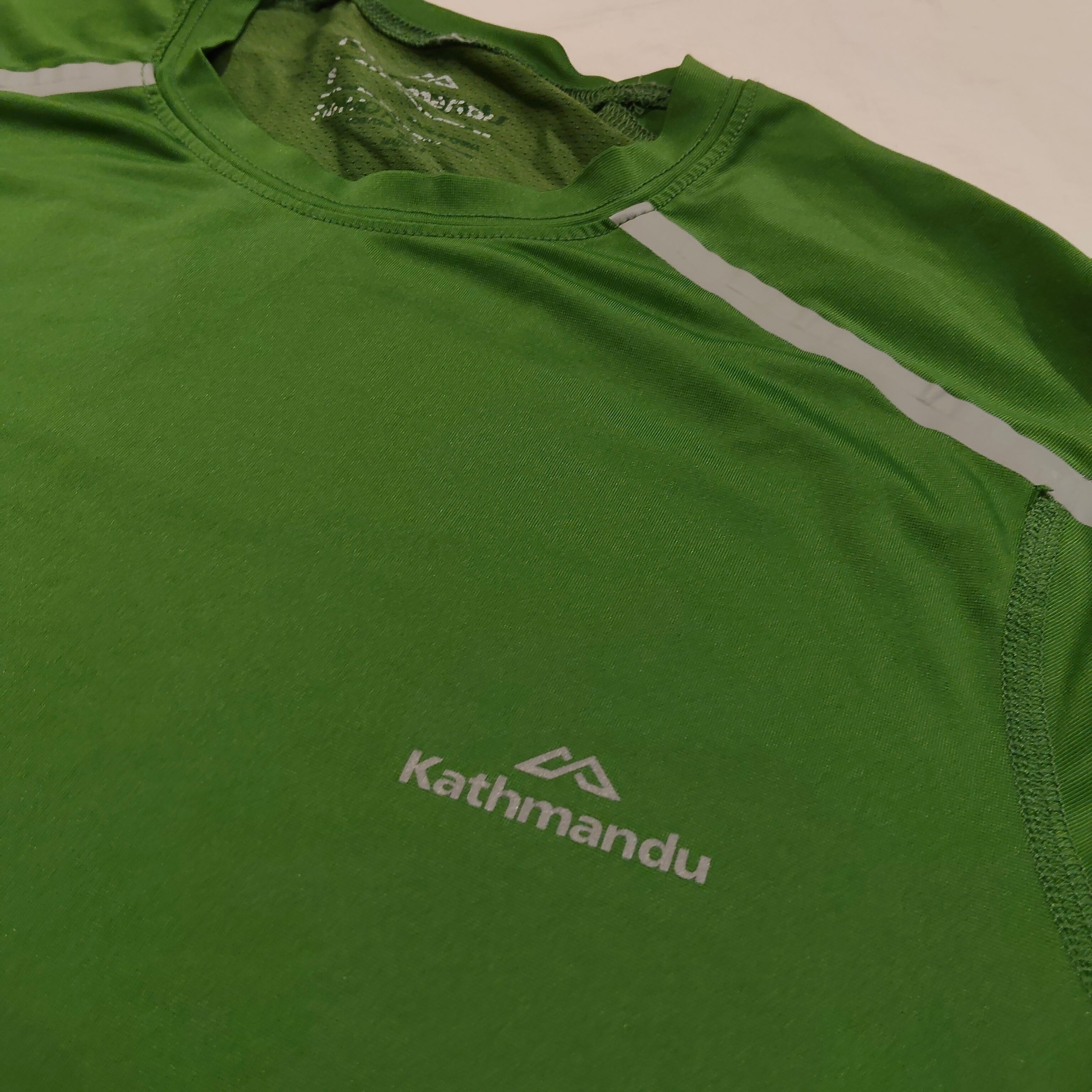 KATHMANDU tee size S Mens green short sleeve