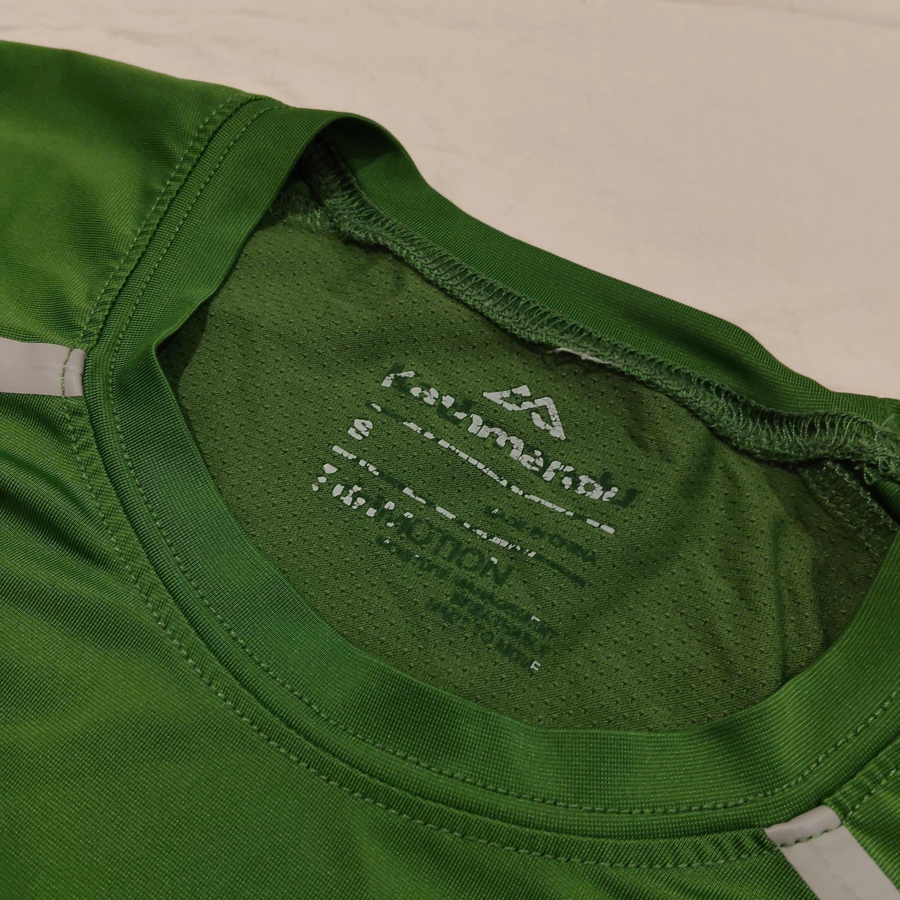KATHMANDU tee size S Mens green short sleeve