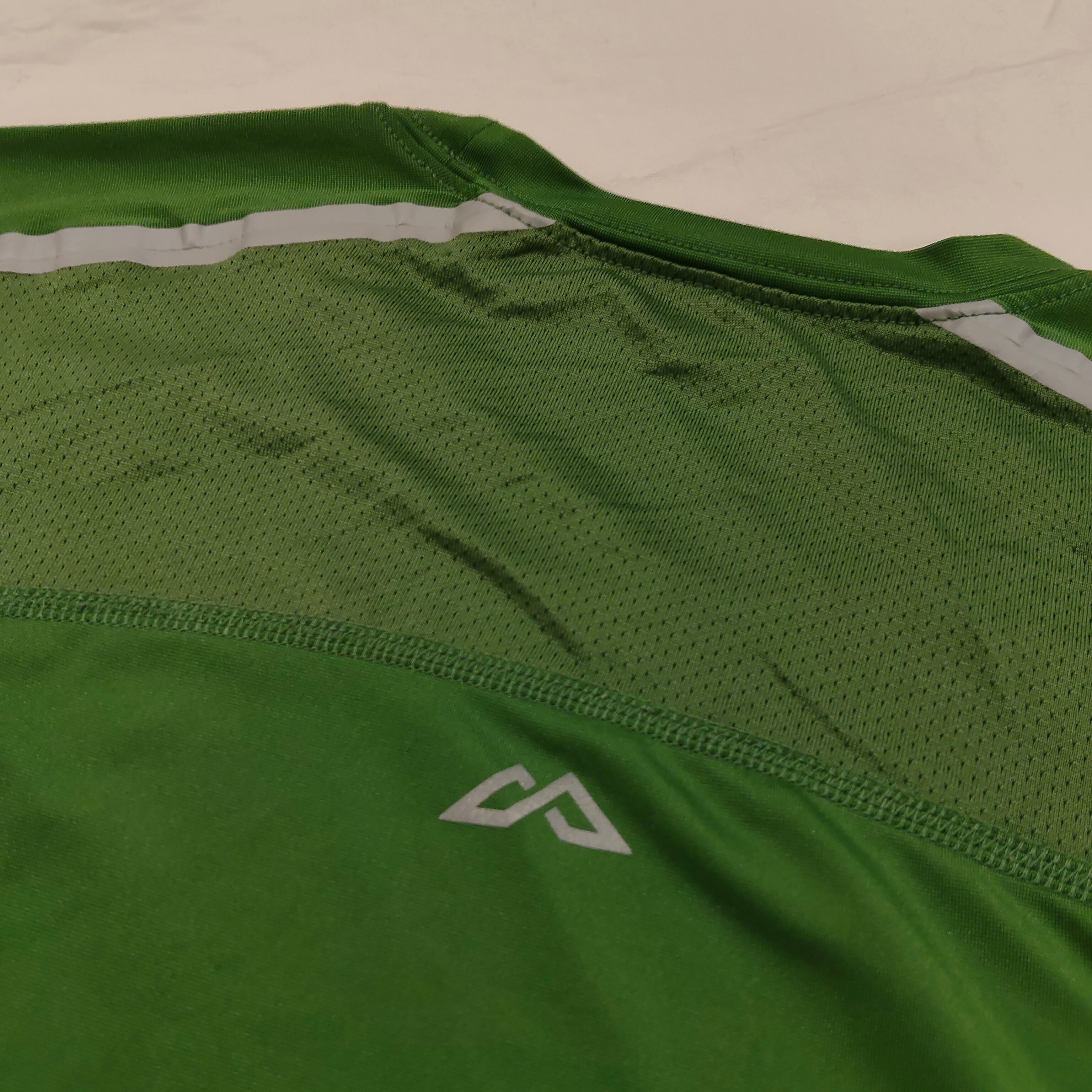 KATHMANDU tee size S Mens green short sleeve