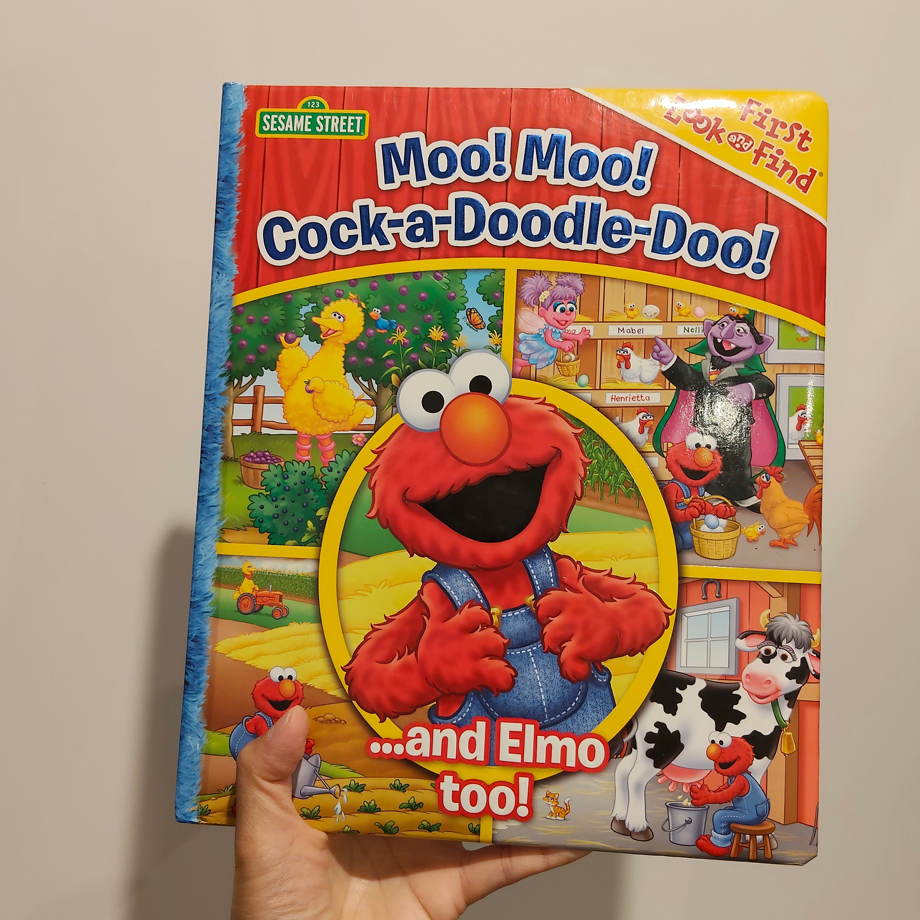 Sesame Street: Moo! Moo! Cock-A-Doodle-Doo!...and Elmo Too! by Susan Rich Brooke; Tom Brannon (Illustrator) Board Book