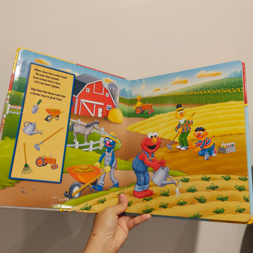Sesame Street: Moo! Moo! Cock-A-Doodle-Doo!...and Elmo Too! by Susan Rich Brooke; Tom Brannon (Illustrator) Board Book