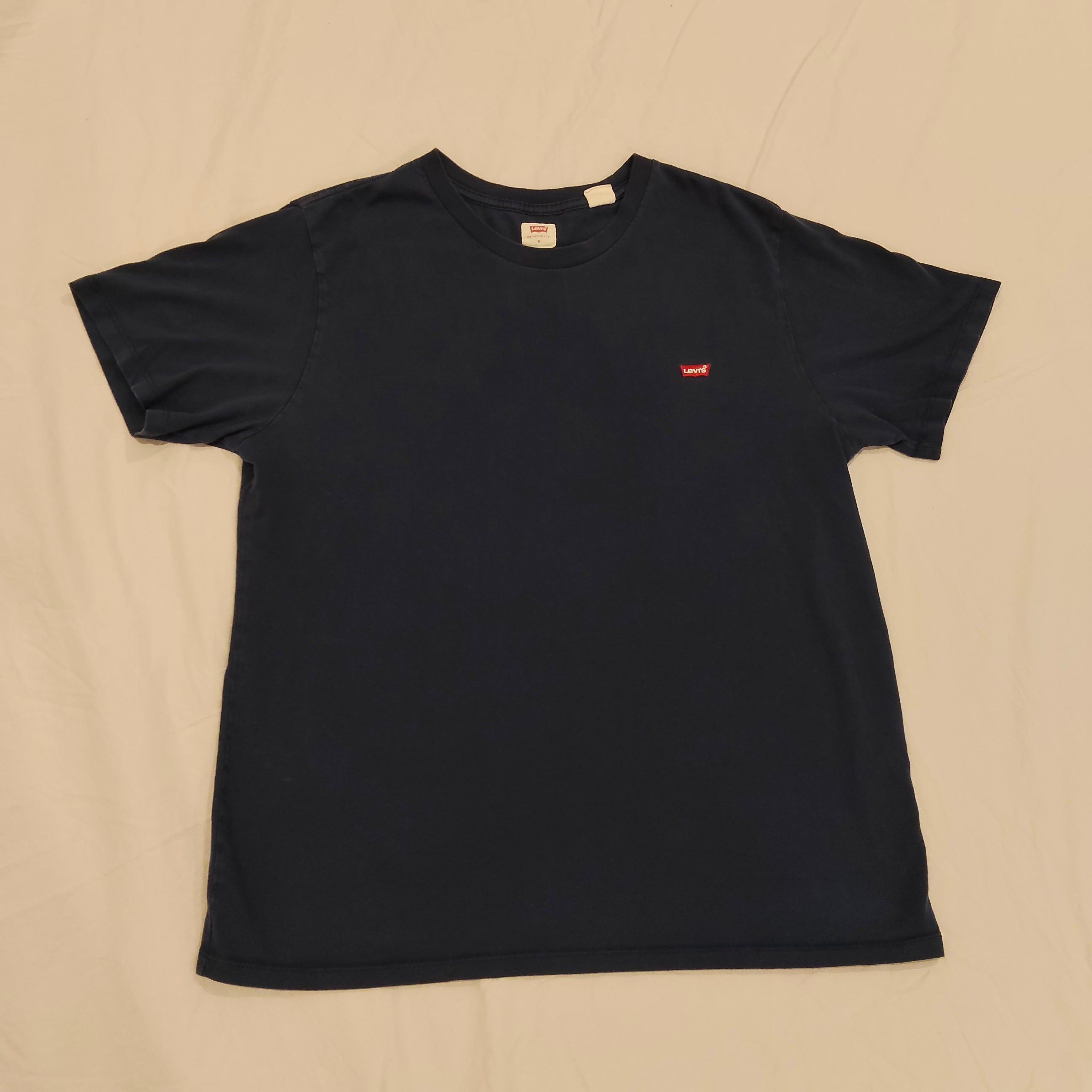 LEVIS tee size M Mens navy short sleeve