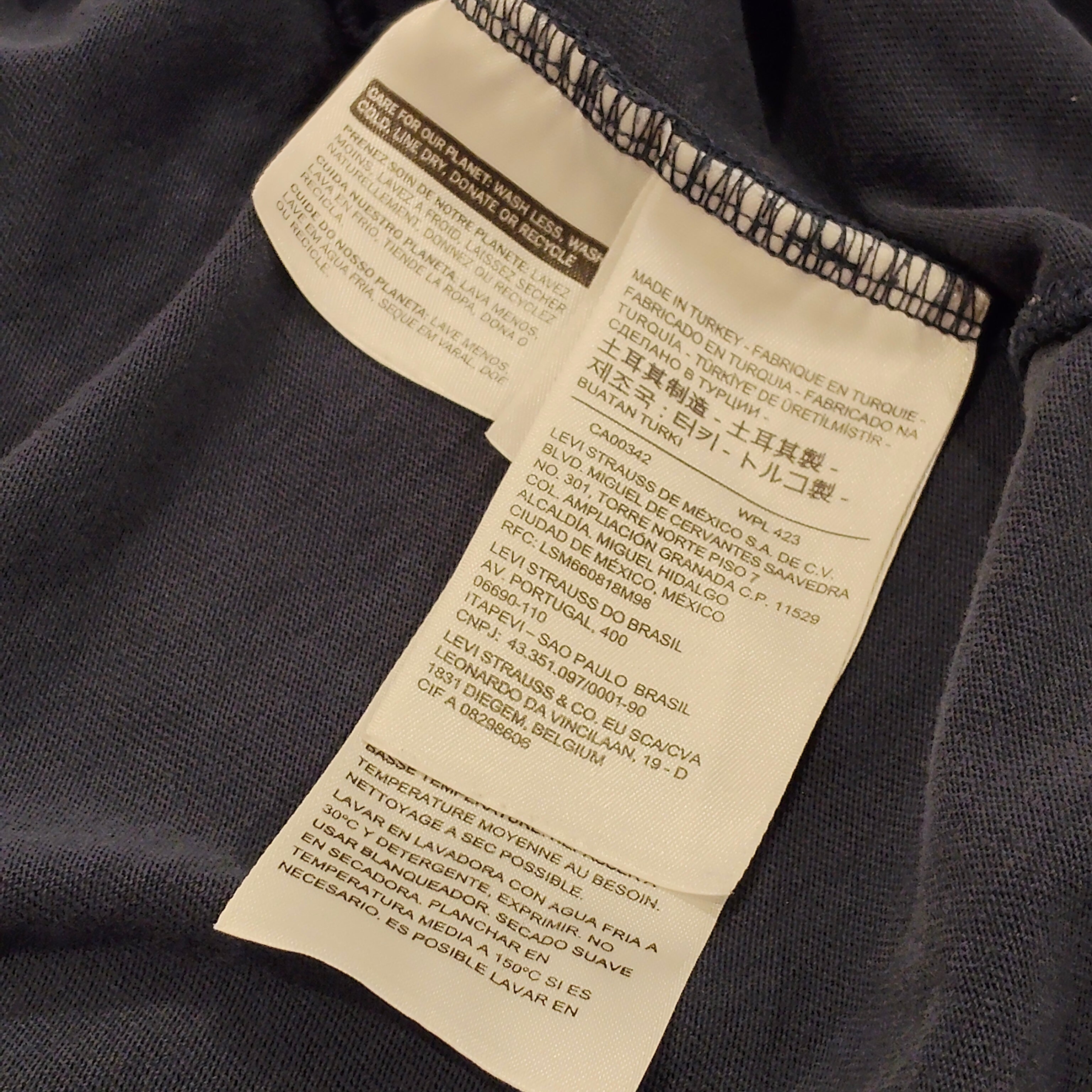LEVIS tee size M Mens navy short sleeve