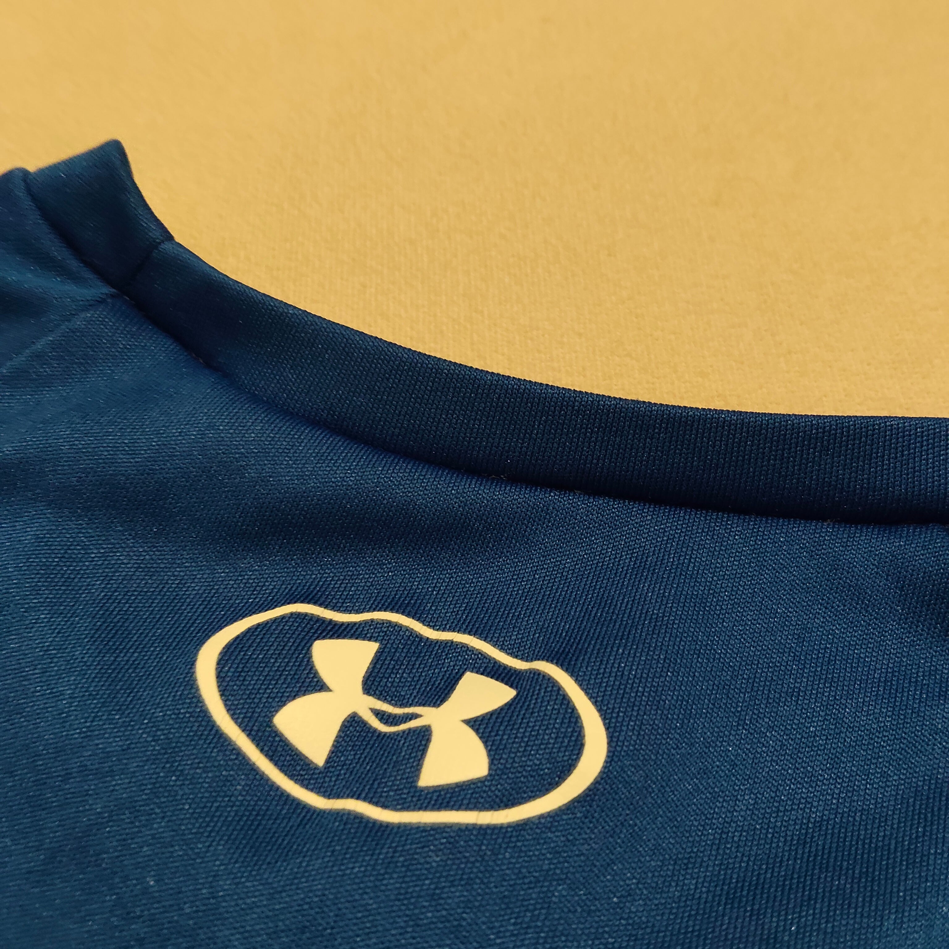 UNDER ARMOUR top size 7-8yrs boys short sleeve blue