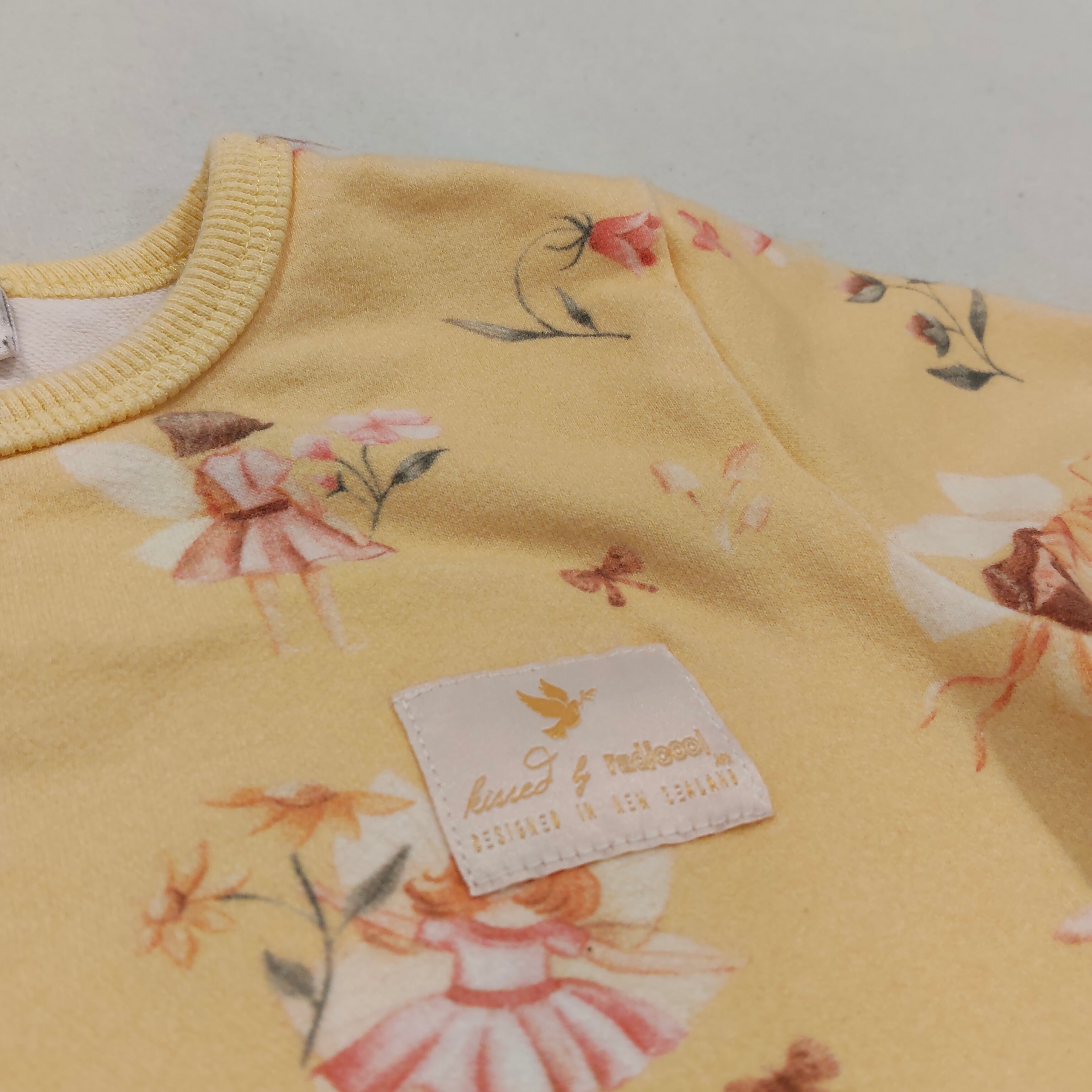 Kissed by Radicool jumper size 4 girls