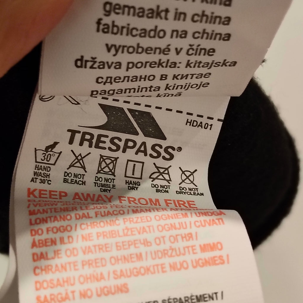 New TRESPASS beanie one size adult grey
