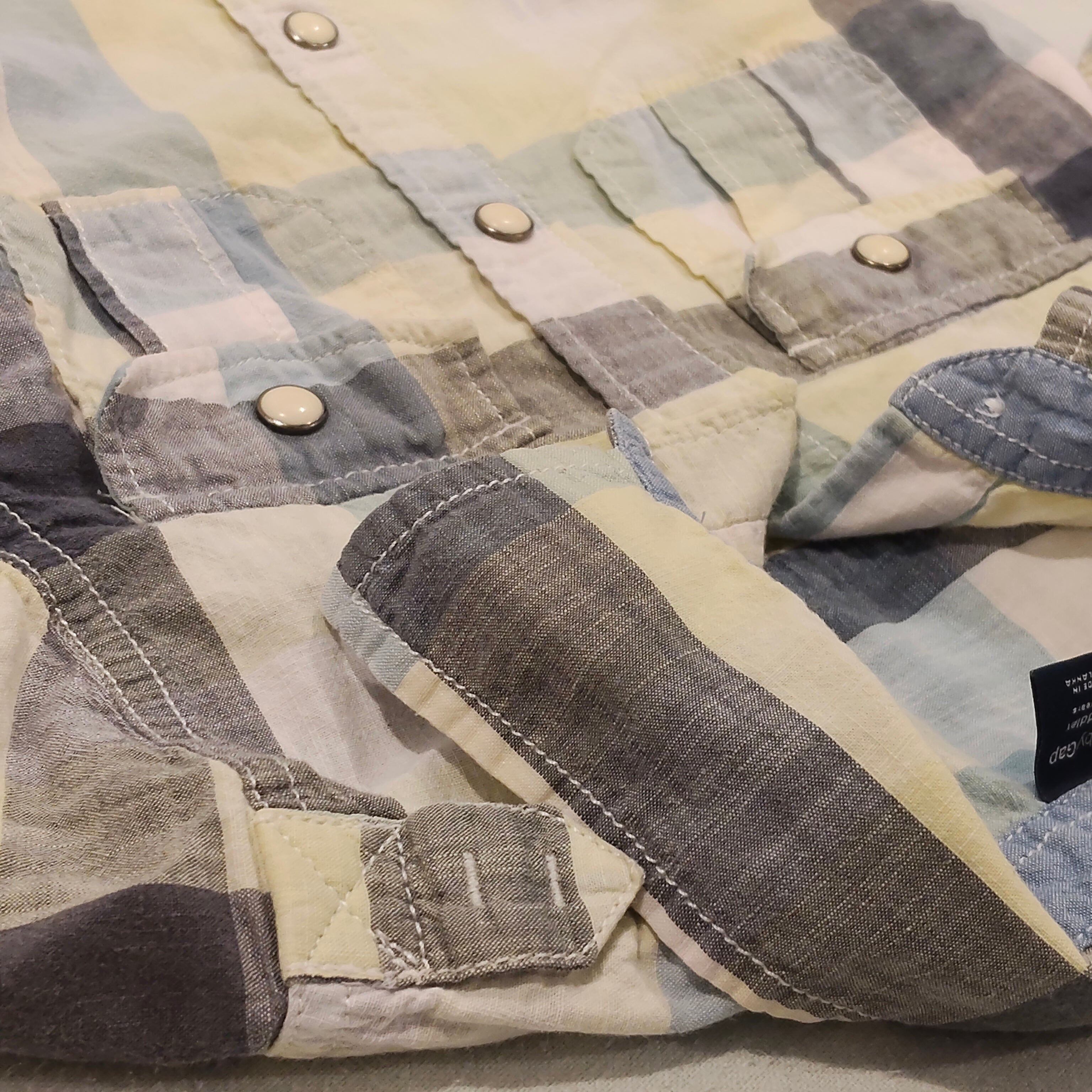 GAP shirt size 3 boys gingham short sleeve