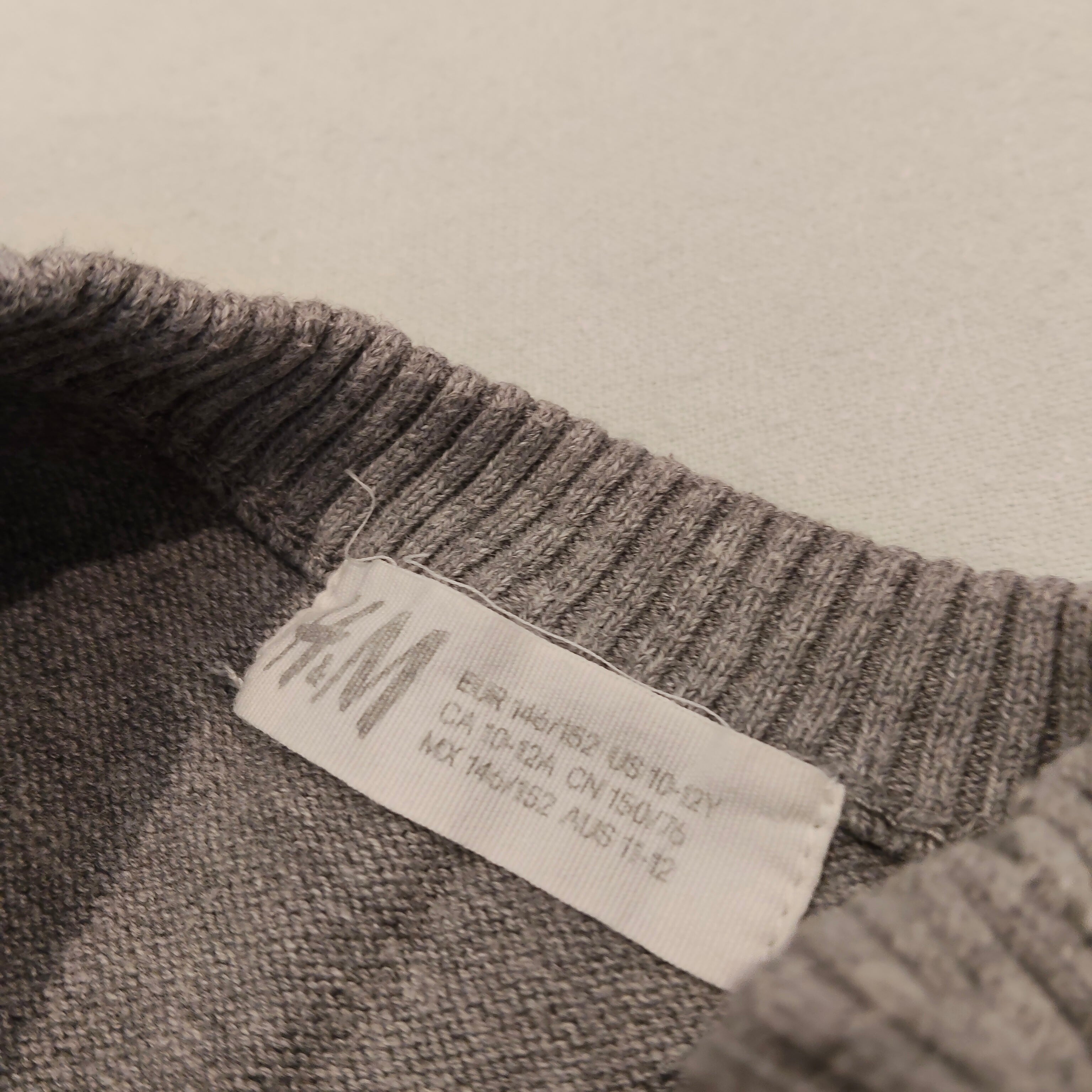 H&M jumper size 10-12yrs boys