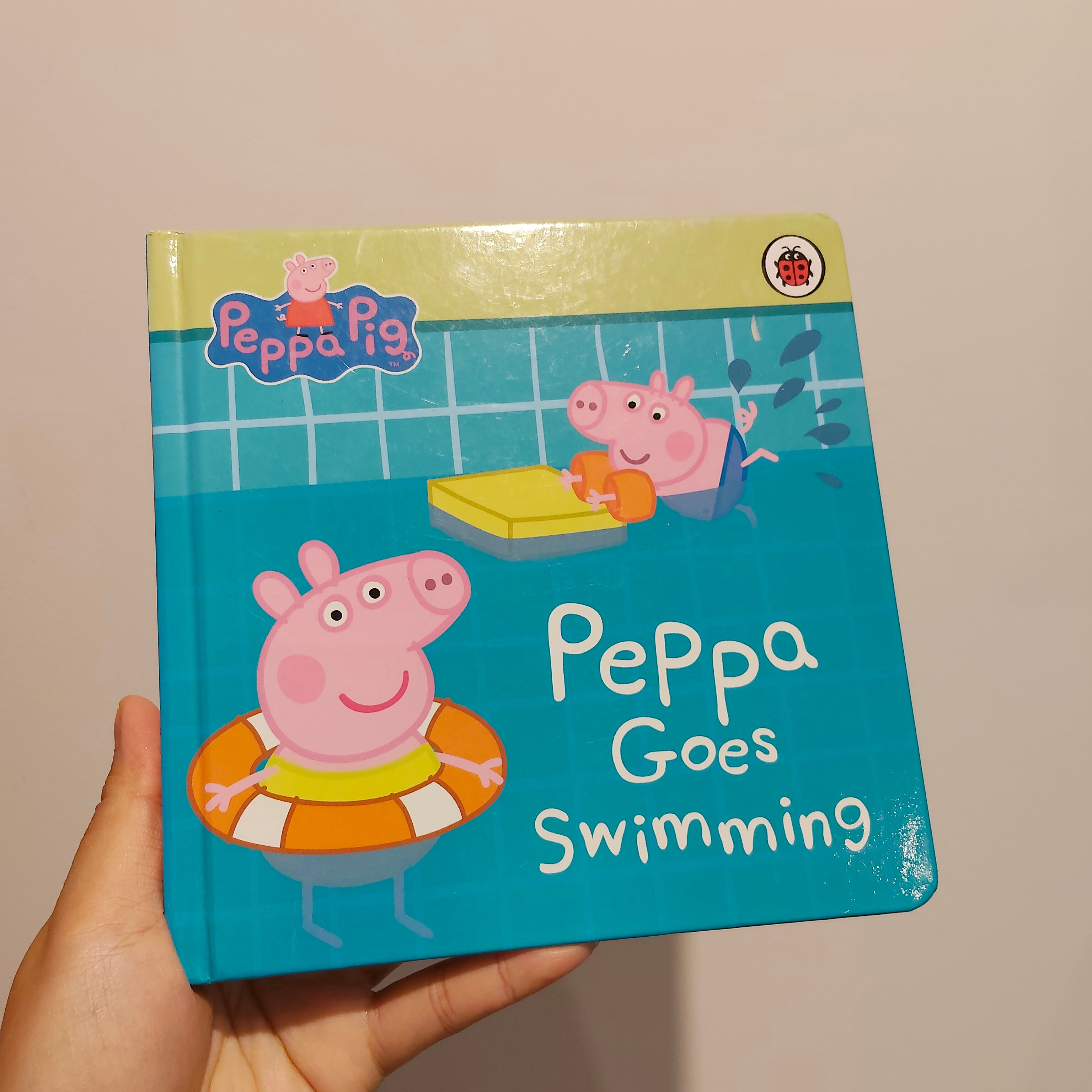 PEPPA PIG Goes Swimming Boardbook